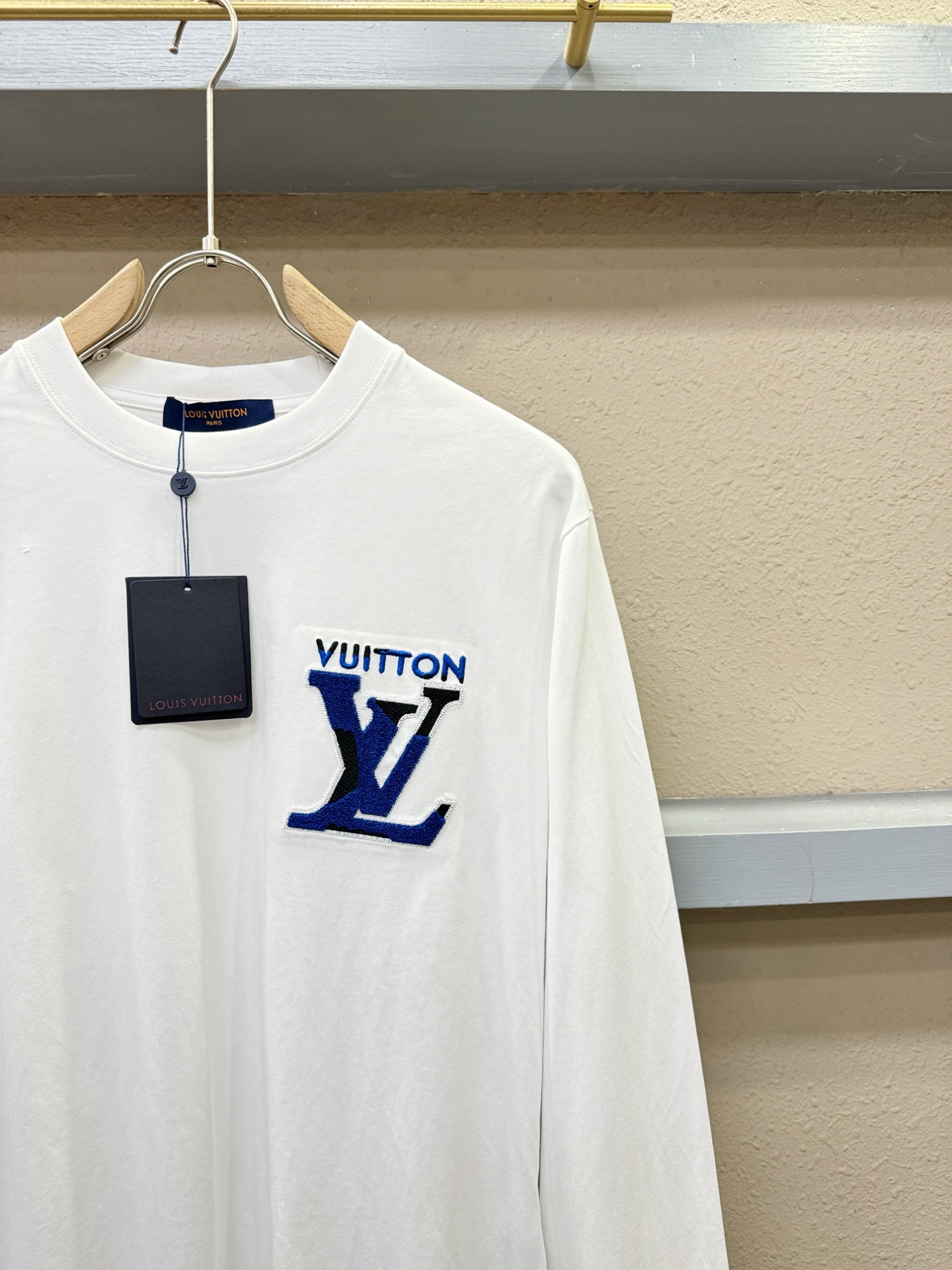 LV路易威登 2025ss秋冬新品 长袖T恤，经典Logo设计，百搭款 官网同步发售 定制面料，柔软细腻