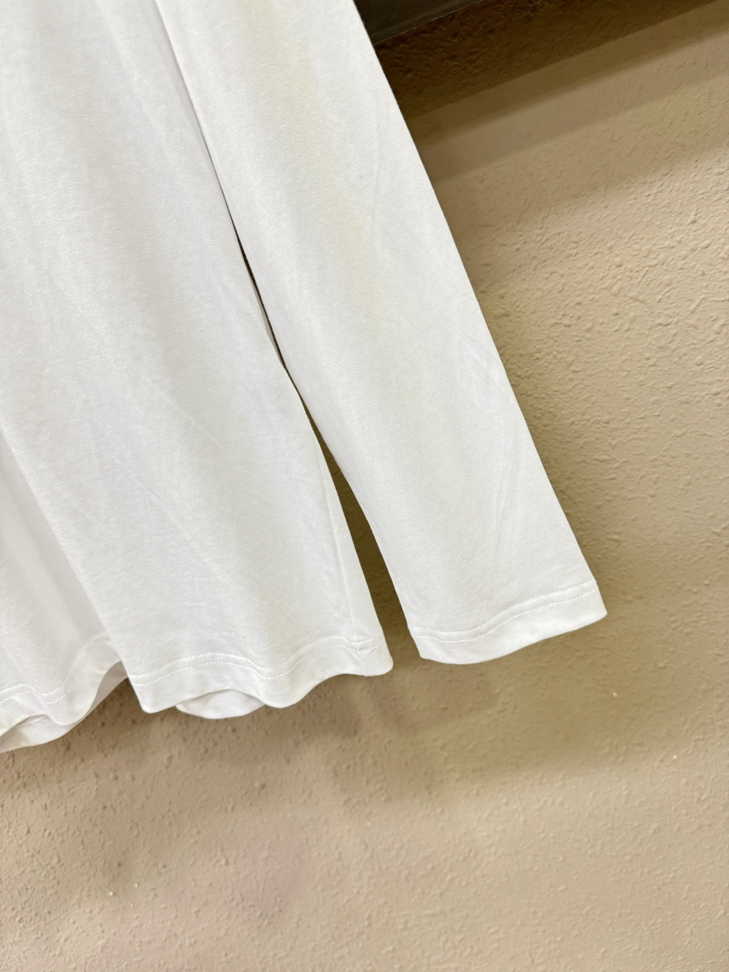 LV路易威登 2025ss秋冬新品 长袖T恤，经典Logo设计，百搭款 官网同步发售 定制面料，柔软细腻