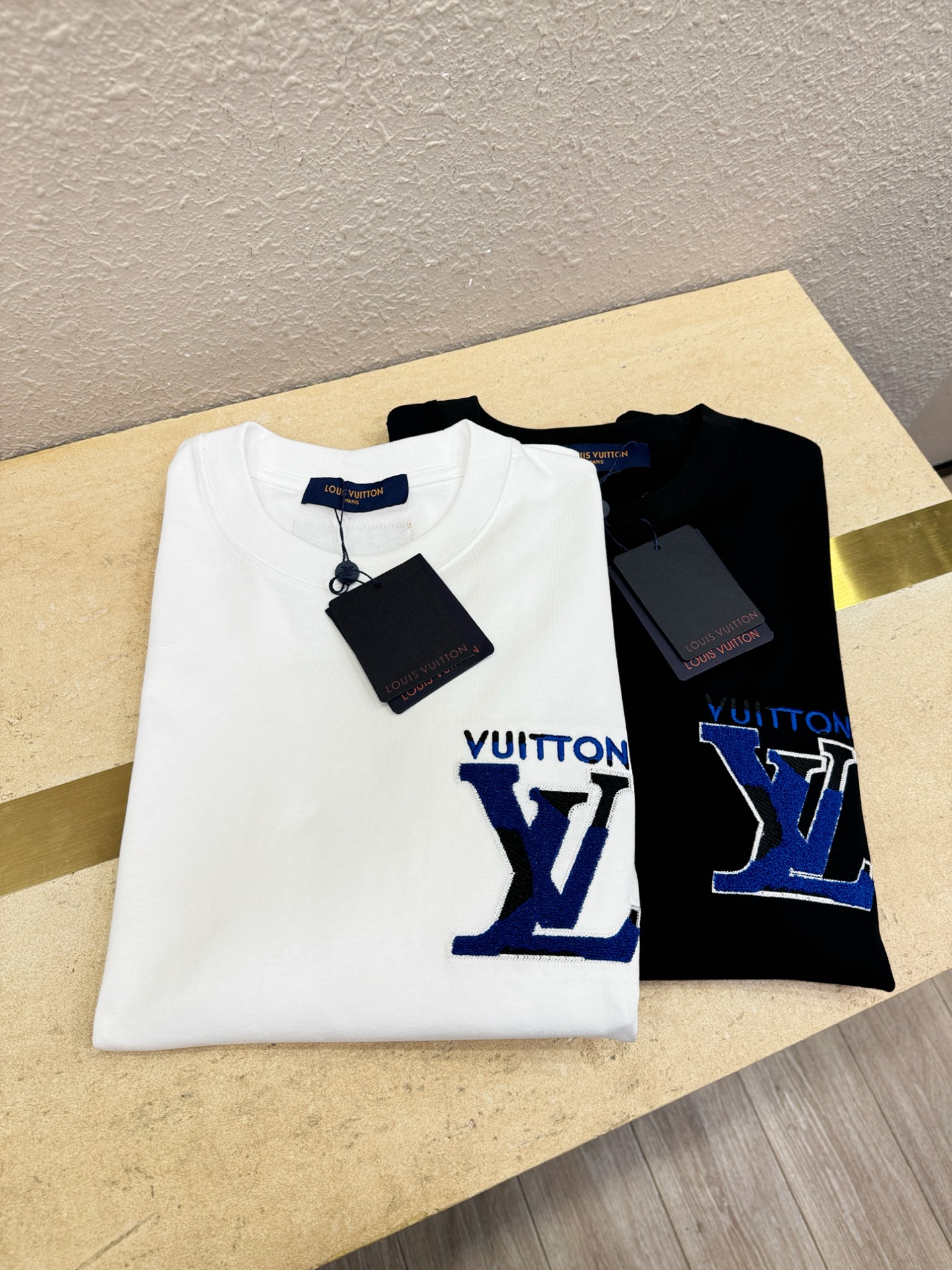 LV路易威登 2025ss秋冬新品 长袖T恤，经典Logo设计，百搭款 官网同步发售 定制面料，柔软细腻