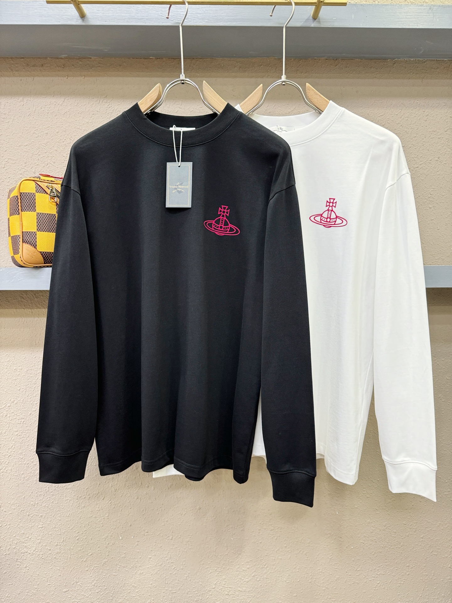 西太后 2025ss秋冬新品 长袖T恤，经典Logo设计，百搭款 官网同步发售 定制面料，柔软细腻 舒适