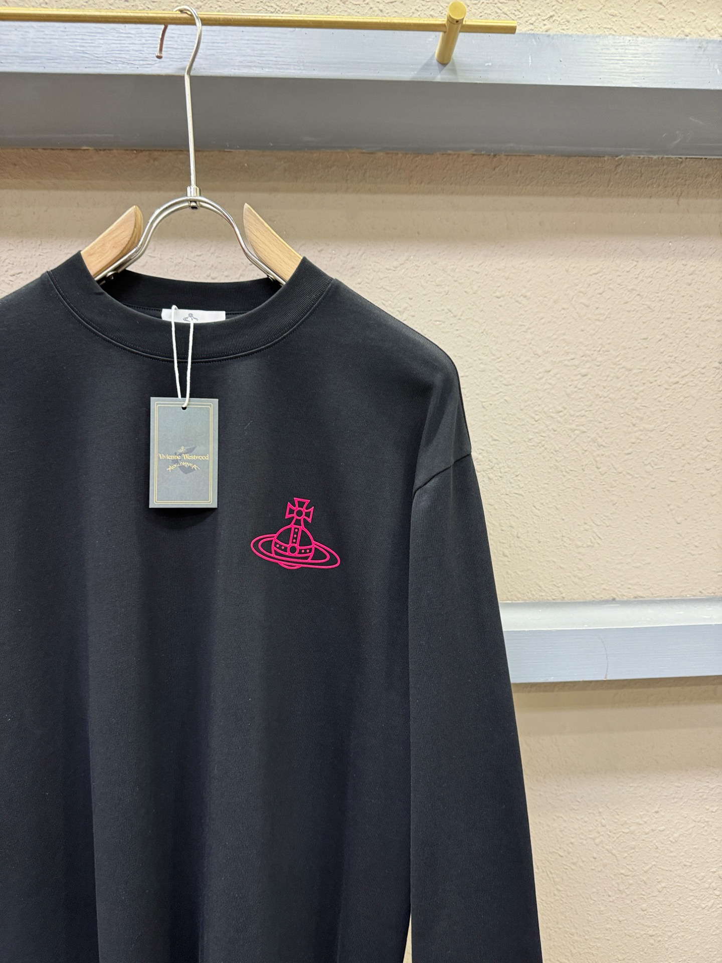 西太后 2025ss秋冬新品 长袖T恤，经典Logo设计，百搭款 官网同步发售 定制面料，柔软细腻 舒适