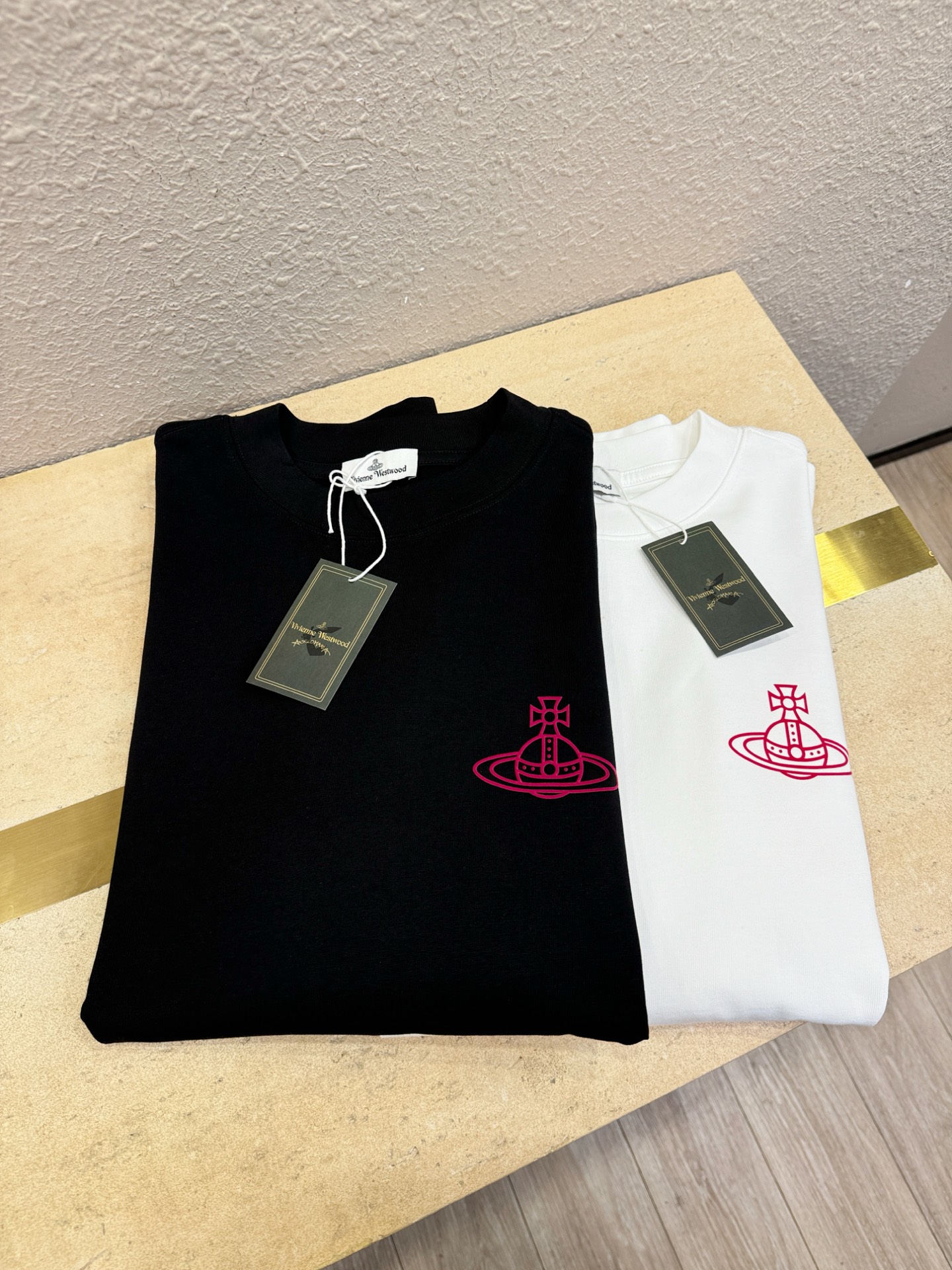 西太后 2025ss秋冬新品 长袖T恤，经典Logo设计，百搭款 官网同步发售 定制面料，柔软细腻 舒适