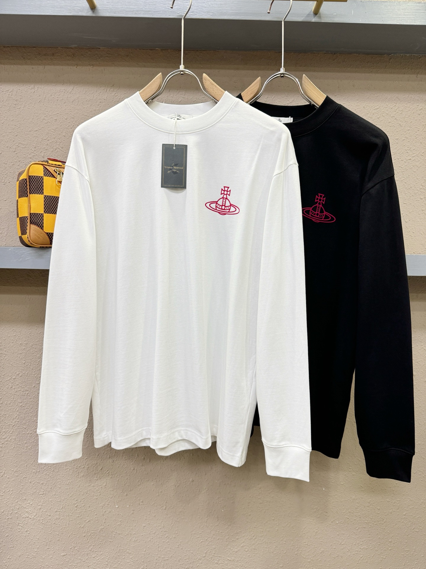 西太后 2025ss秋冬新品 长袖T恤，经典Logo设计，百搭款 官网同步发售 定制面料，柔软细腻 舒适