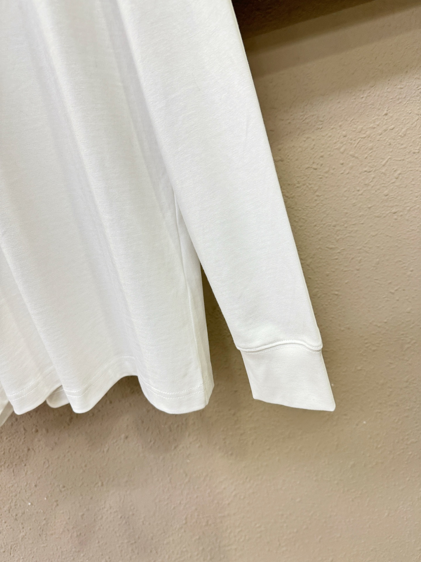 西太后 2025ss秋冬新品 长袖T恤，经典Logo设计，百搭款 官网同步发售 定制面料，柔软细腻 舒适