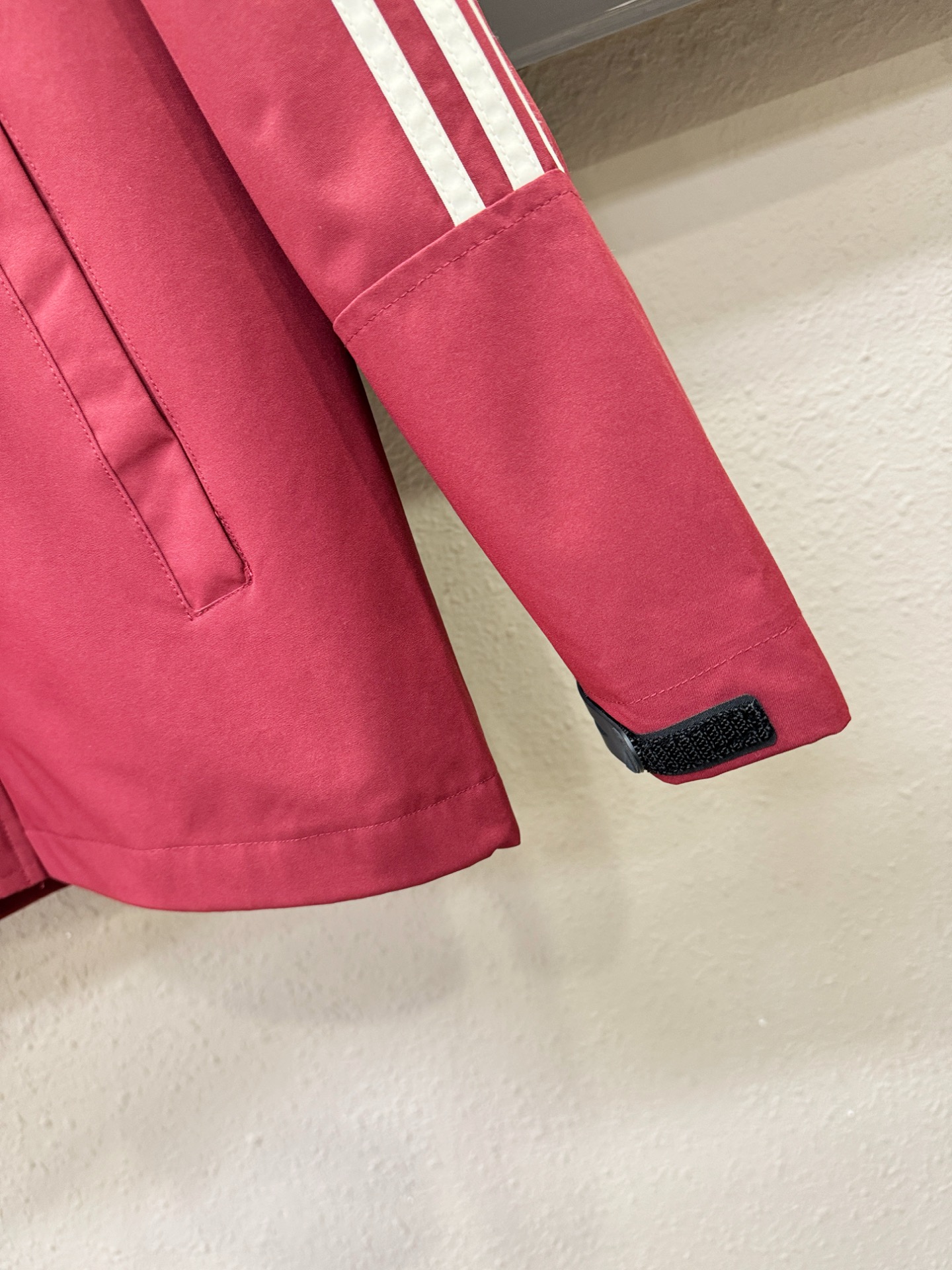 Y-3 2025秋冬新款夹克外套，原单狠货 意大利进口面料时尚夹克外套。欧洲专柜同步，上身更随意大方，专