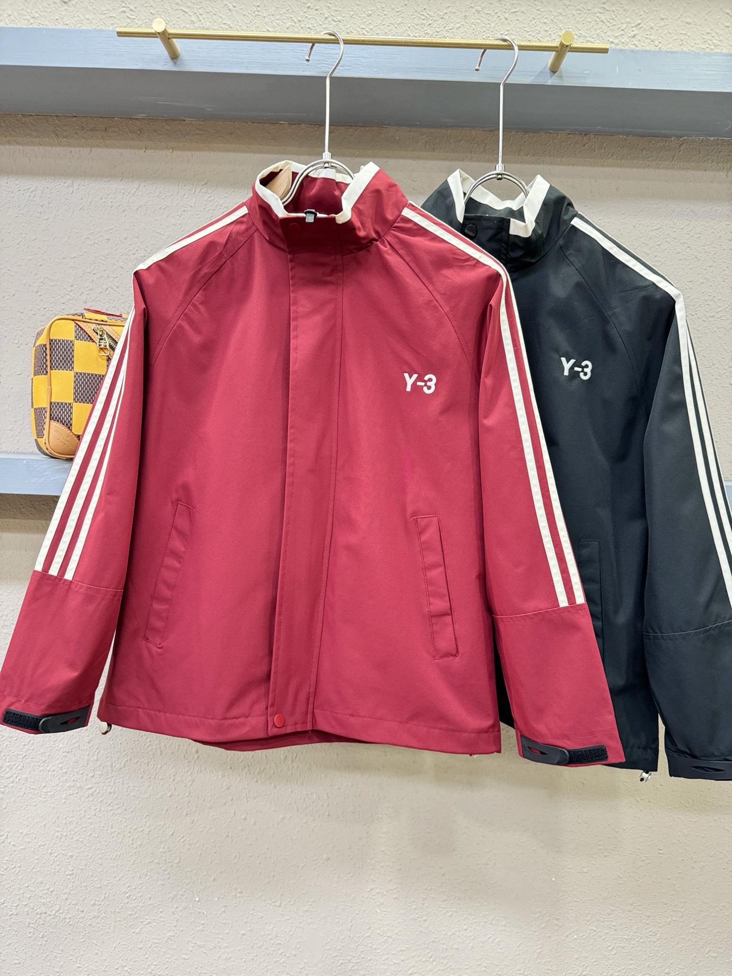 Y-3 2025秋冬新款夹克外套，原单狠货 意大利进口面料时尚夹克外套。欧洲专柜同步，上身更随意大方，专