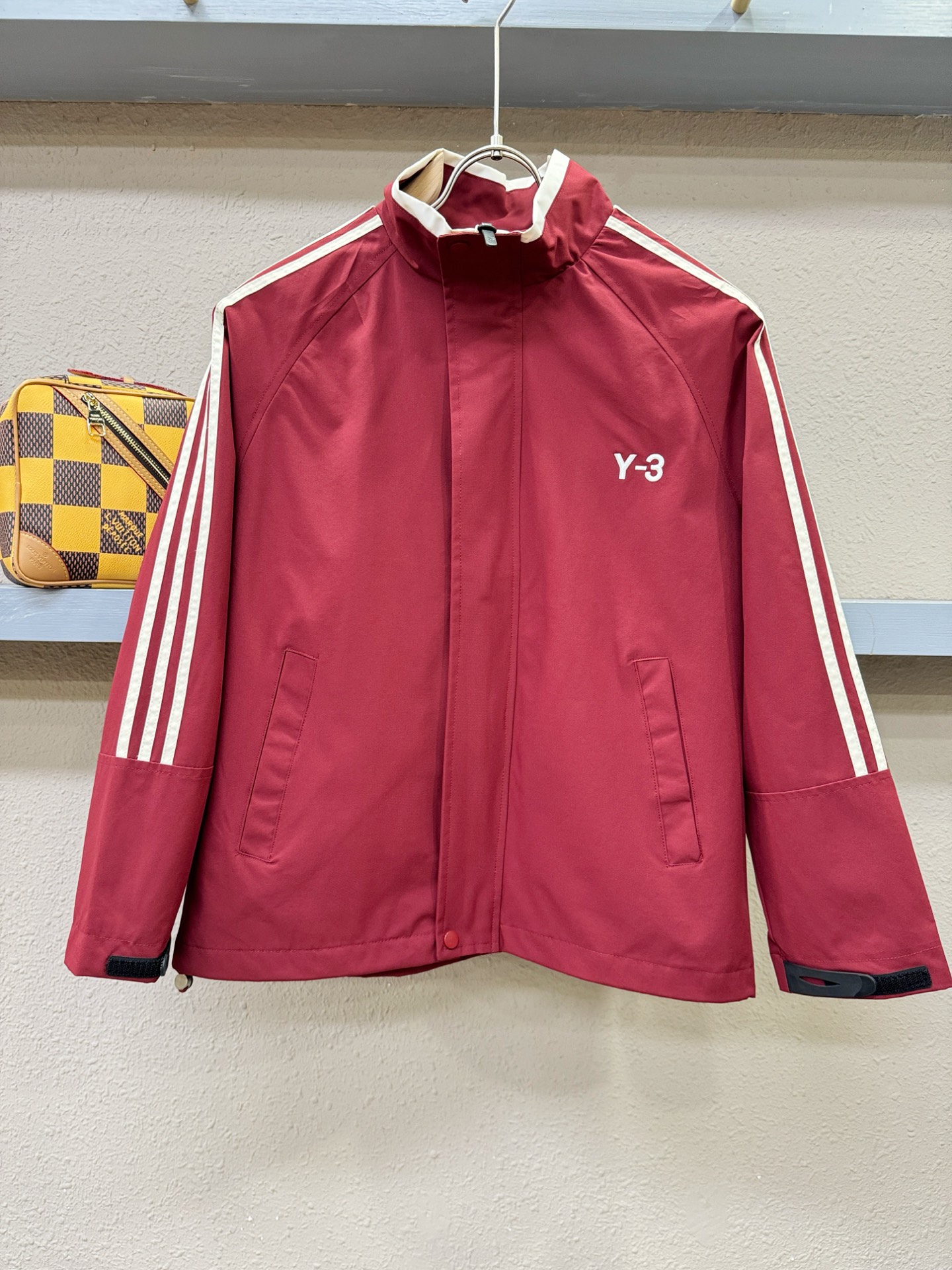 Y-3 2025秋冬新款夹克外套，原单狠货 意大利进口面料时尚夹克外套。欧洲专柜同步，上身更随意大方，专