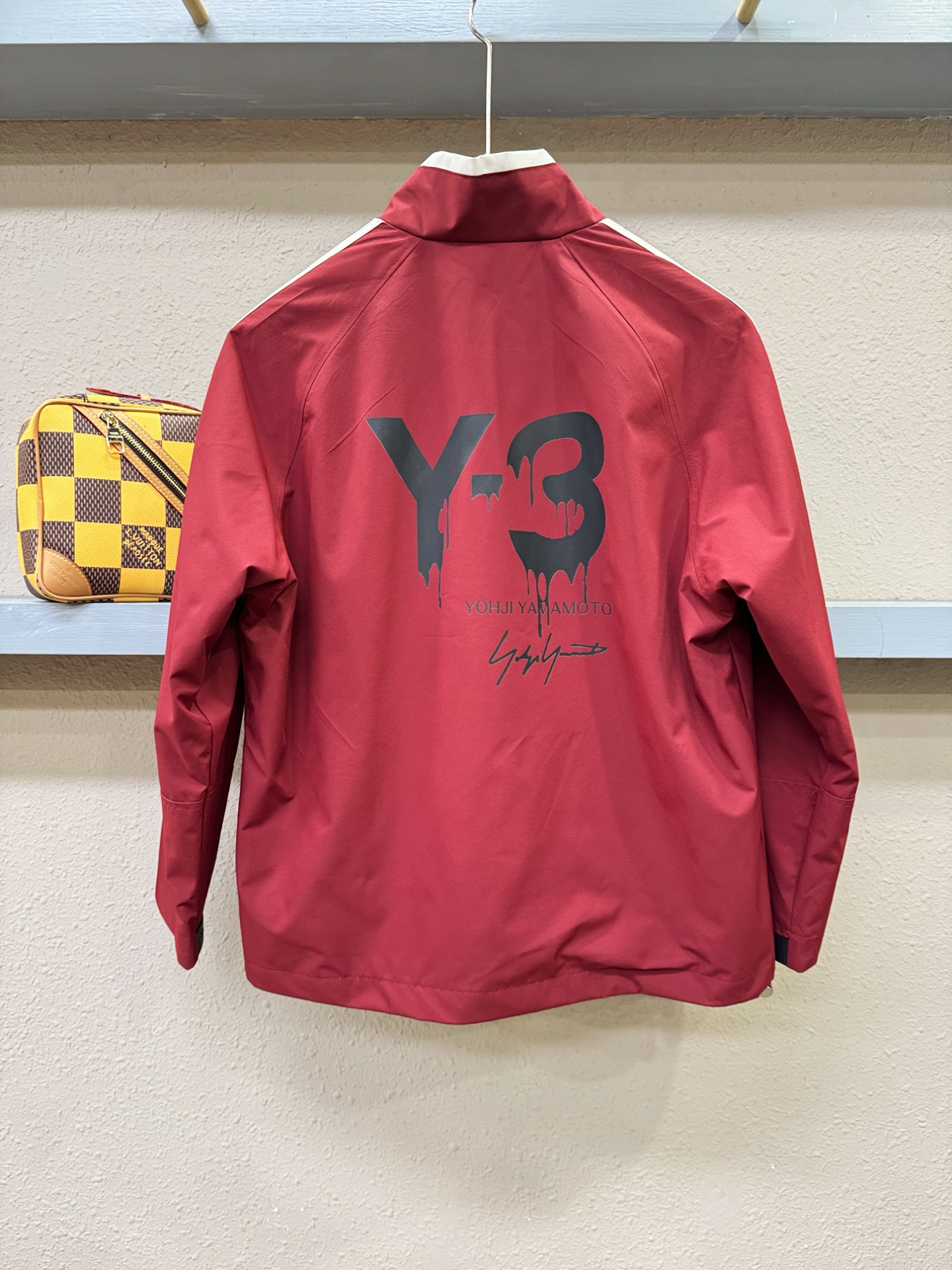 Y-3 2025秋冬新款夹克外套，原单狠货 意大利进口面料时尚夹克外套。欧洲专柜同步，上身更随意大方，专