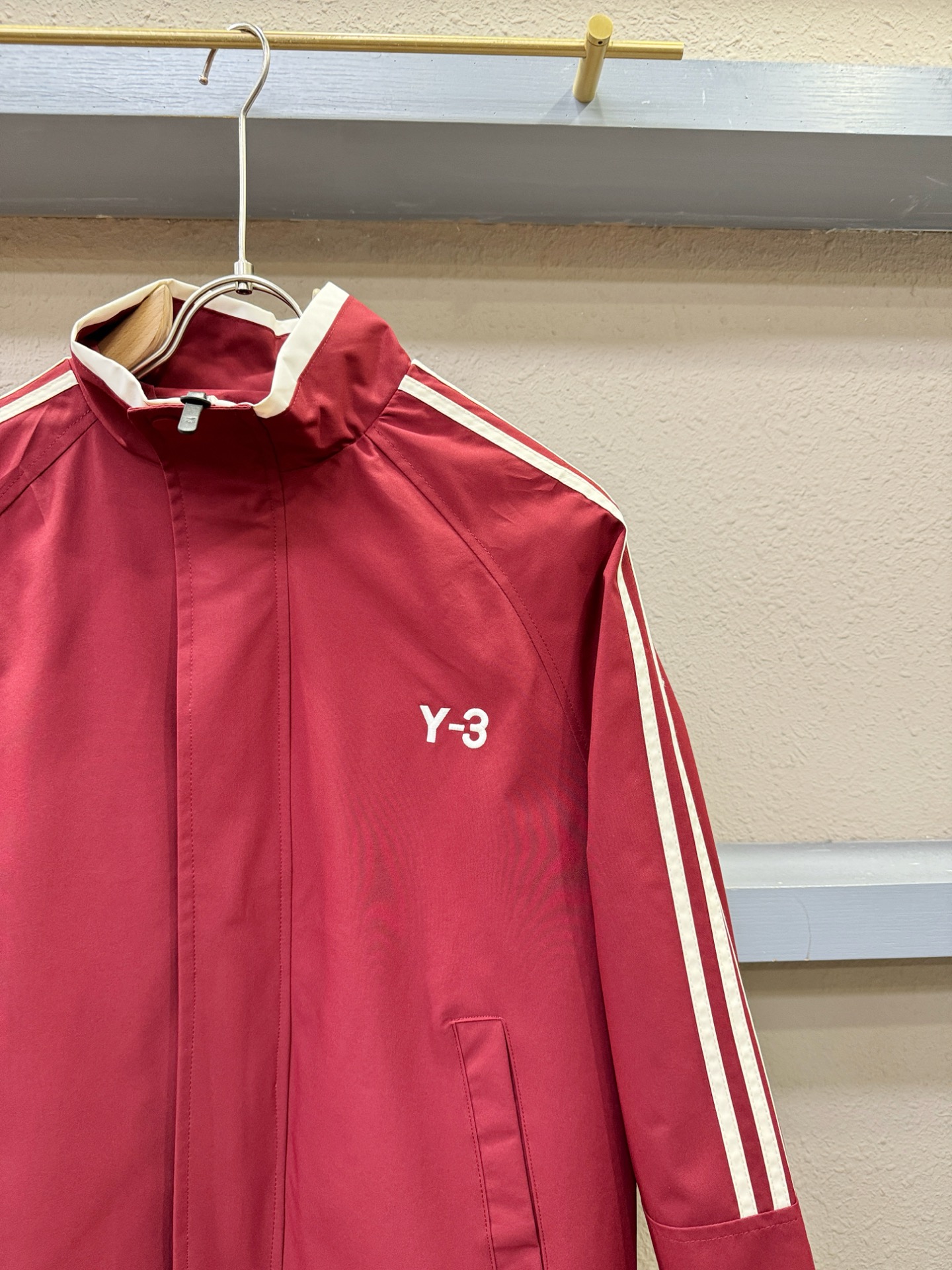 Y-3 2025秋冬新款夹克外套，原单狠货 意大利进口面料时尚夹克外套。欧洲专柜同步，上身更随意大方，专