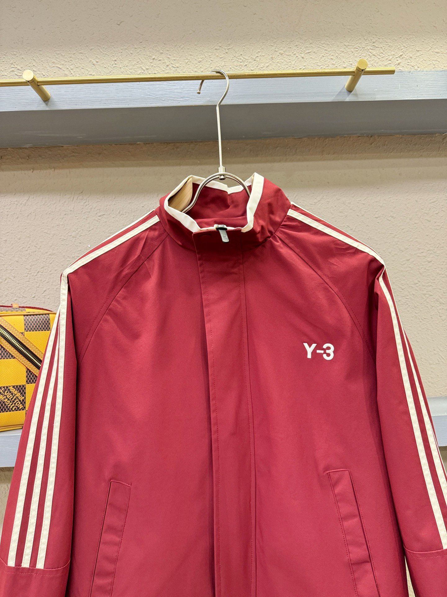 Y-3 2025秋冬新款夹克外套，原单狠货 意大利进口面料时尚夹克外套。欧洲专柜同步，上身更随意大方，专