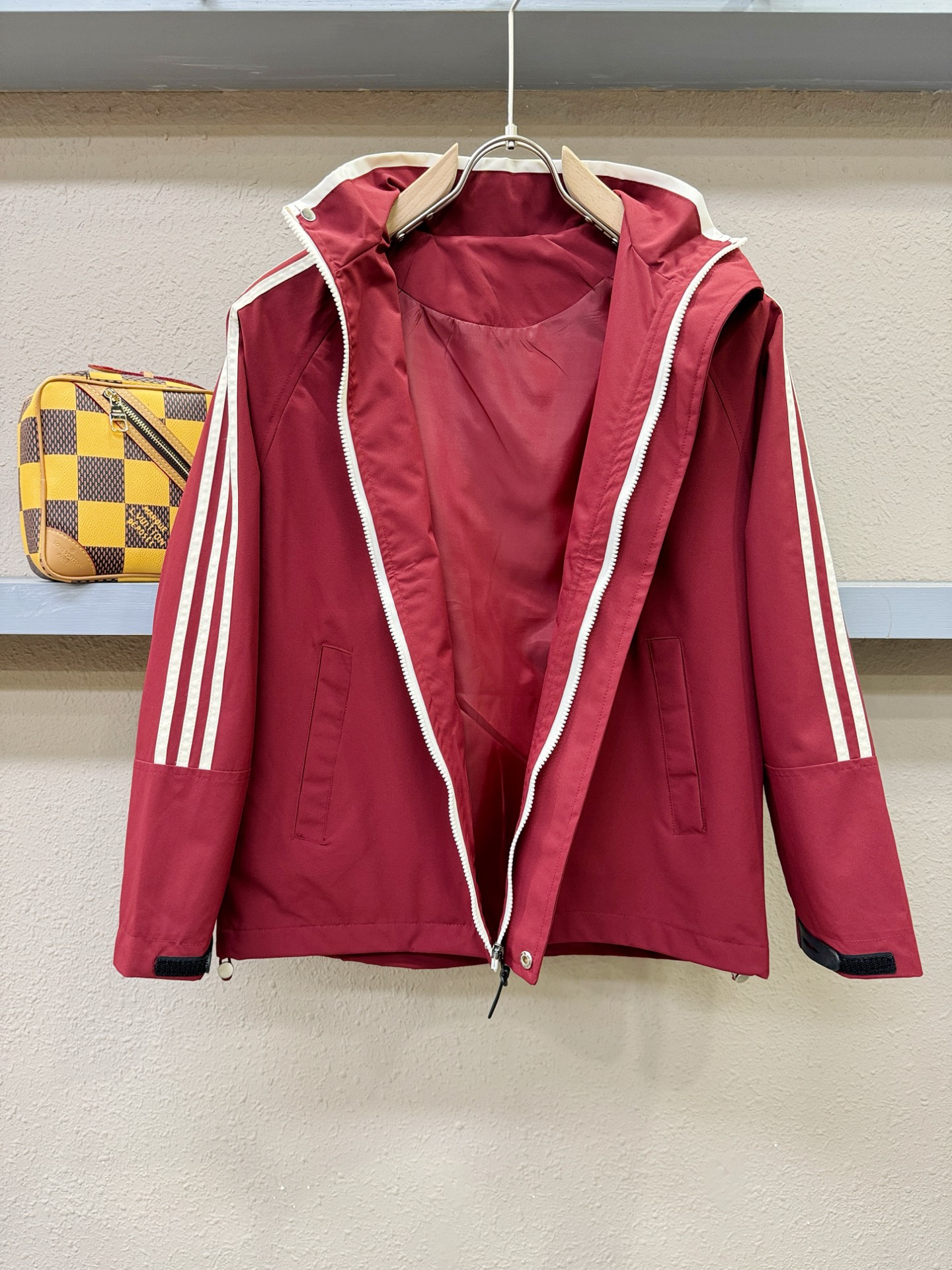 Y-3 2025秋冬新款夹克外套，原单狠货 意大利进口面料时尚夹克外套。欧洲专柜同步，上身更随意大方，专