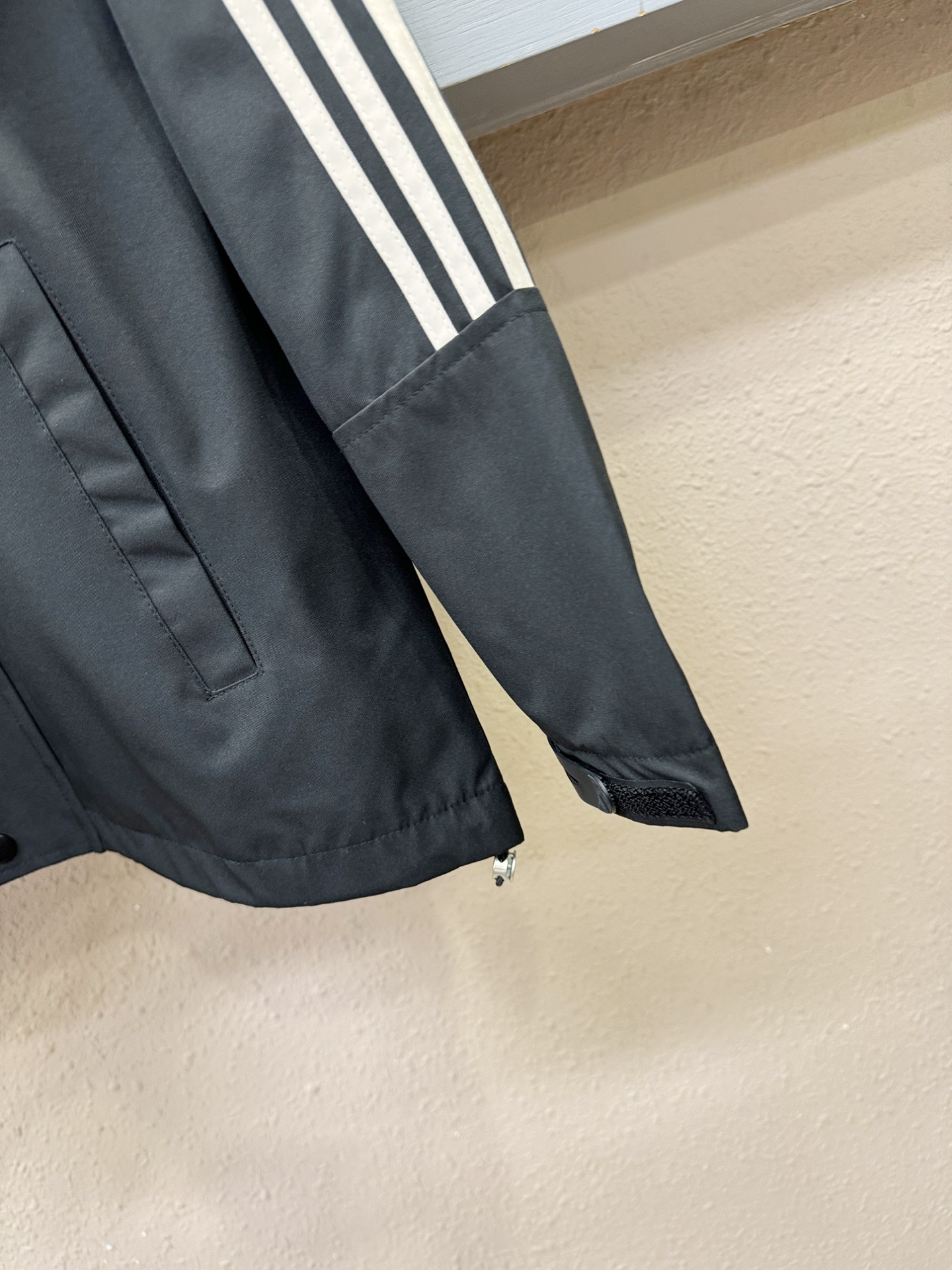 Y-3 2025秋冬新款夹克外套，原单狠货 意大利进口面料时尚夹克外套。欧洲专柜同步，上身更随意大方，专