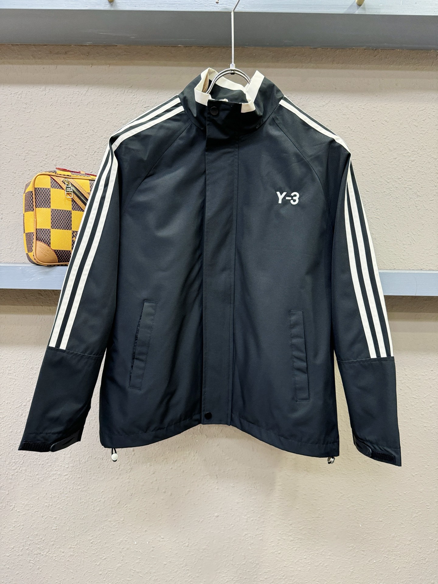 Y-3 2025秋冬新款夹克外套，原单狠货 意大利进口面料时尚夹克外套。欧洲专柜同步，上身更随意大方，专