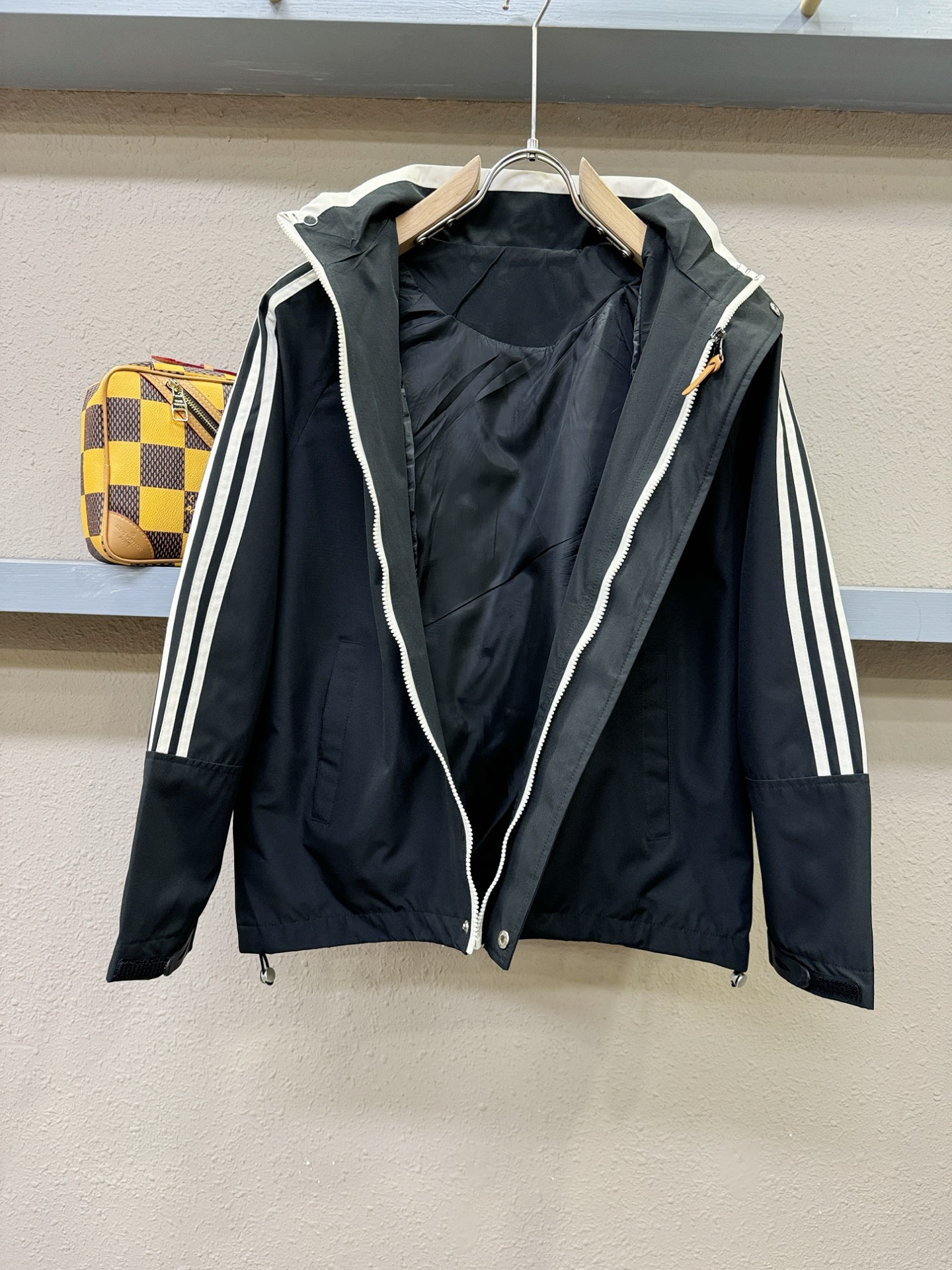 Y-3 2025秋冬新款夹克外套，原单狠货 意大利进口面料时尚夹克外套。欧洲专柜同步，上身更随意大方，专