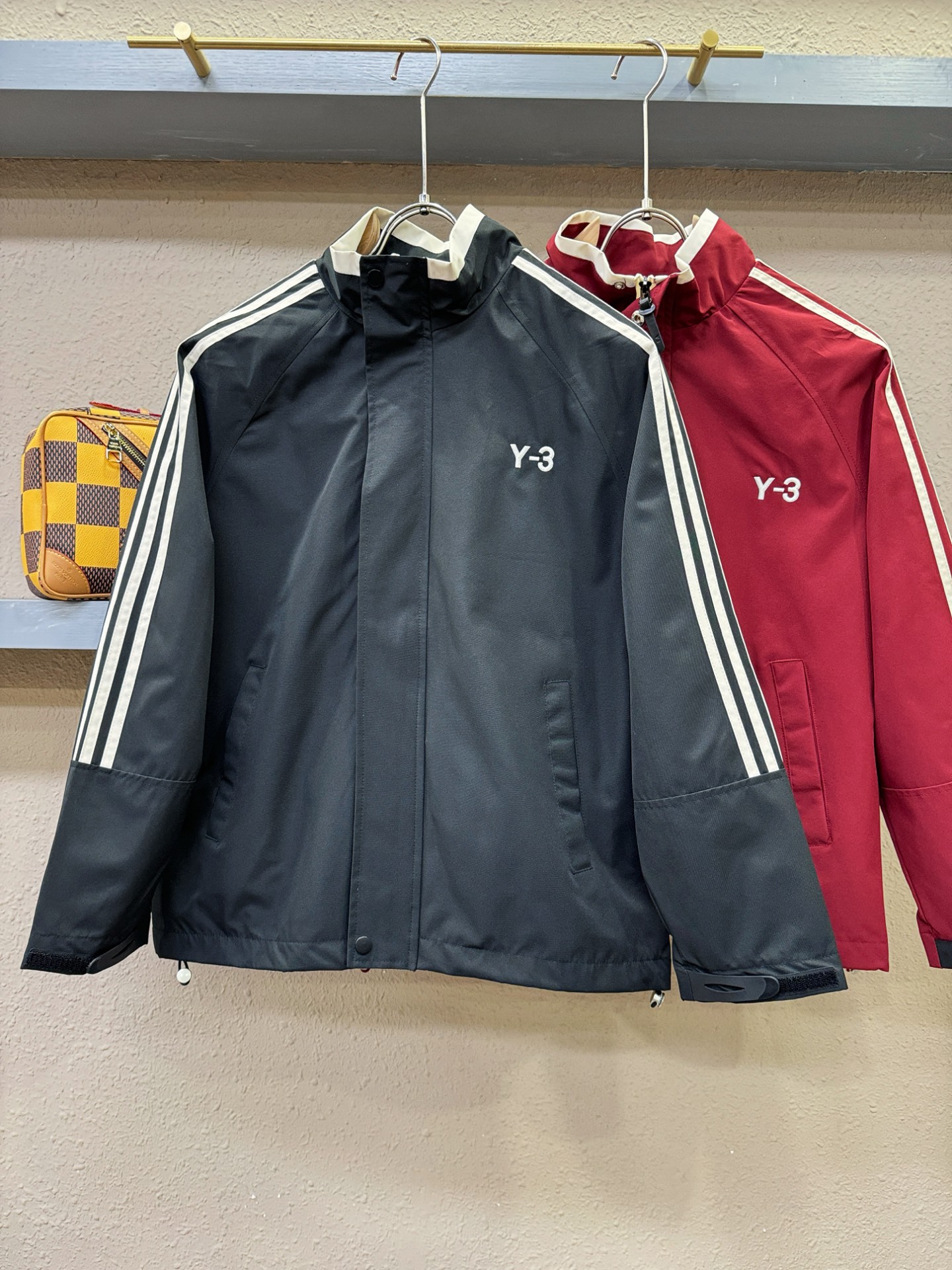 Y-3 2025秋冬新款夹克外套，原单狠货 意大利进口面料时尚夹克外套。欧洲专柜同步，上身更随意大方，专