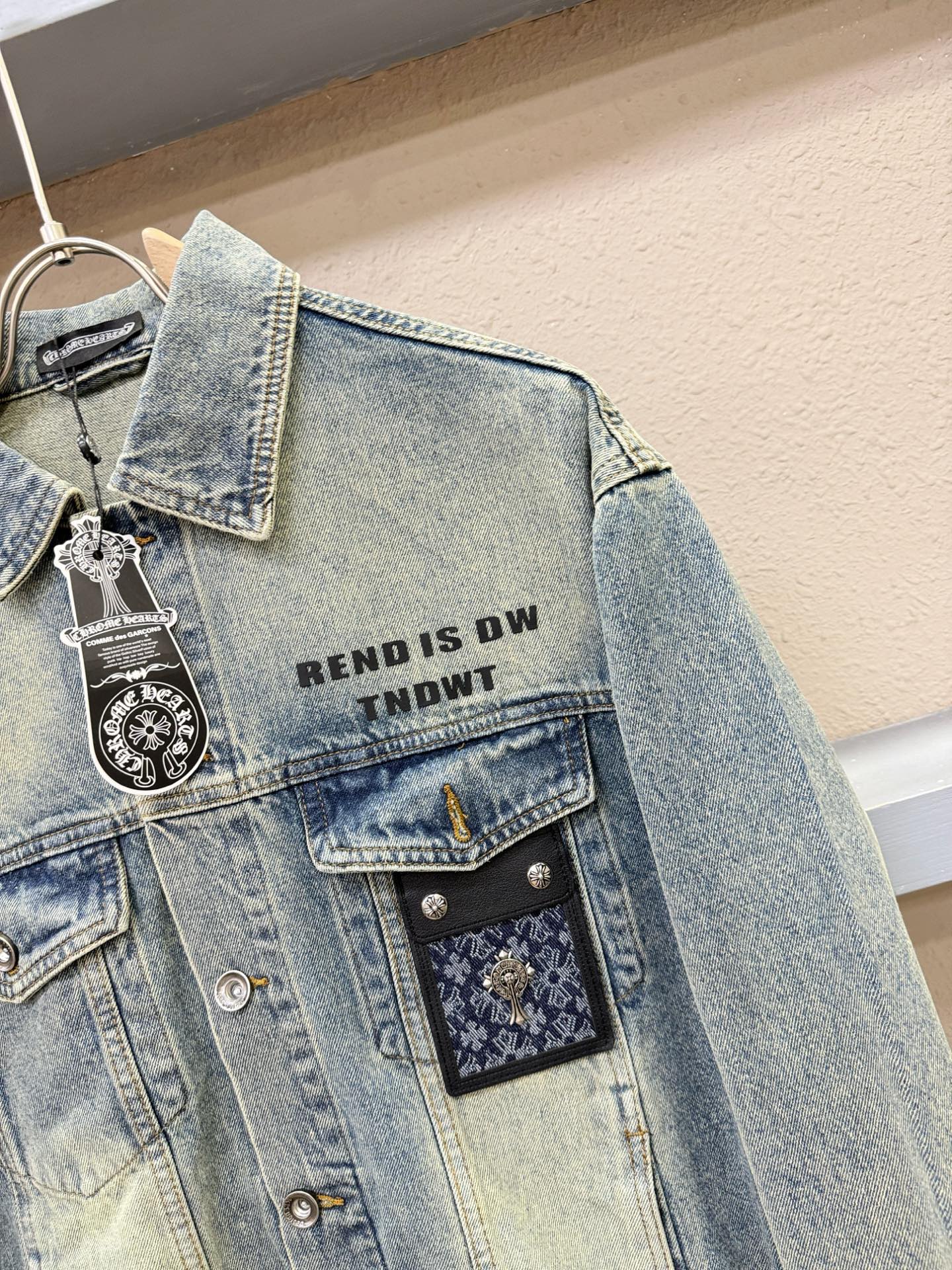 CHROME HEARTS 克罗心 2025新品男女同款牛仔外套，时装圈人气极为火热的单品，是时尚大咖们