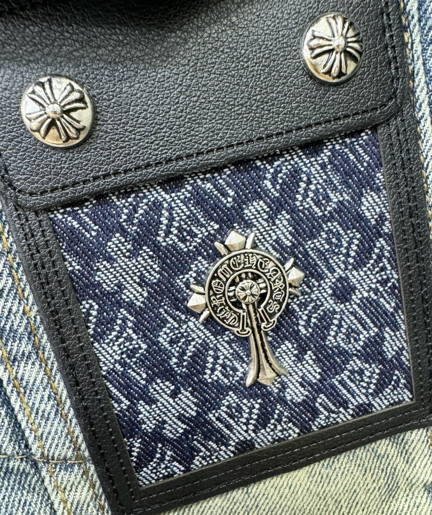 CHROME HEARTS 克罗心 2025新品男女同款牛仔外套，时装圈人气极为火热的单品，是时尚大咖们