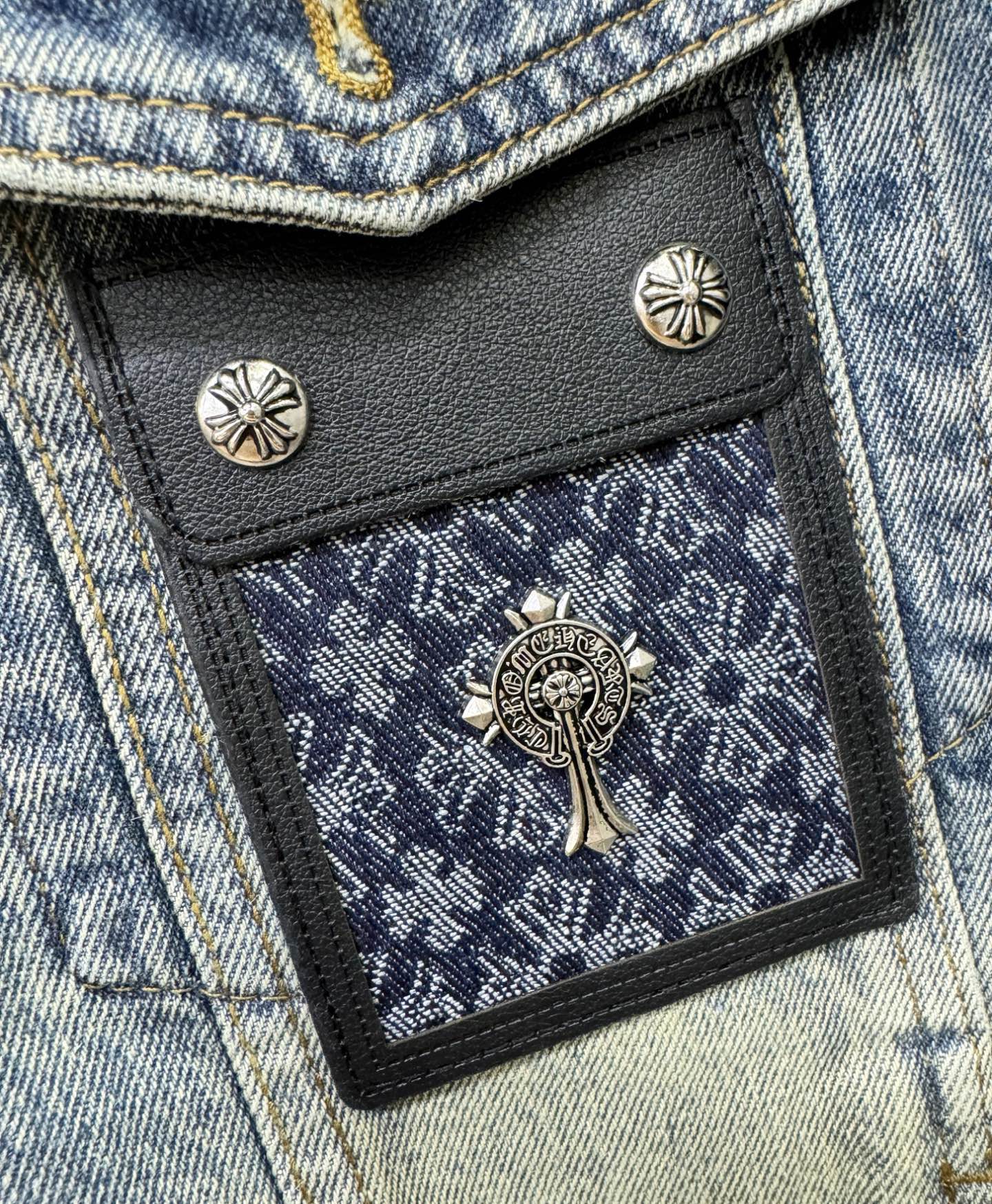 CHROME HEARTS 克罗心 2025新品男女同款牛仔外套，时装圈人气极为火热的单品，是时尚大咖们