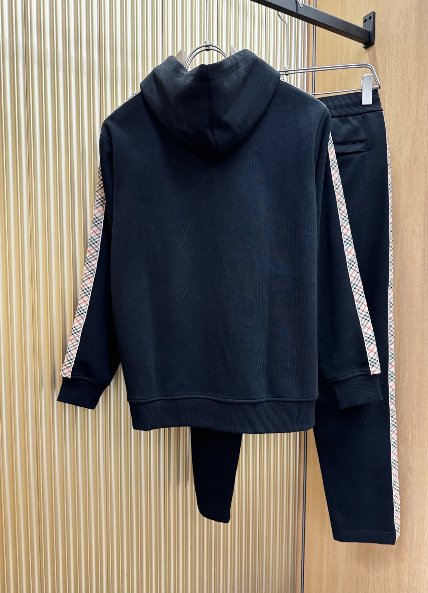 套装BURBERRY巴宝莉 2025秋季新款休闲套装，细节精致高级，高级感满满。定制高端面料，上身挺括有