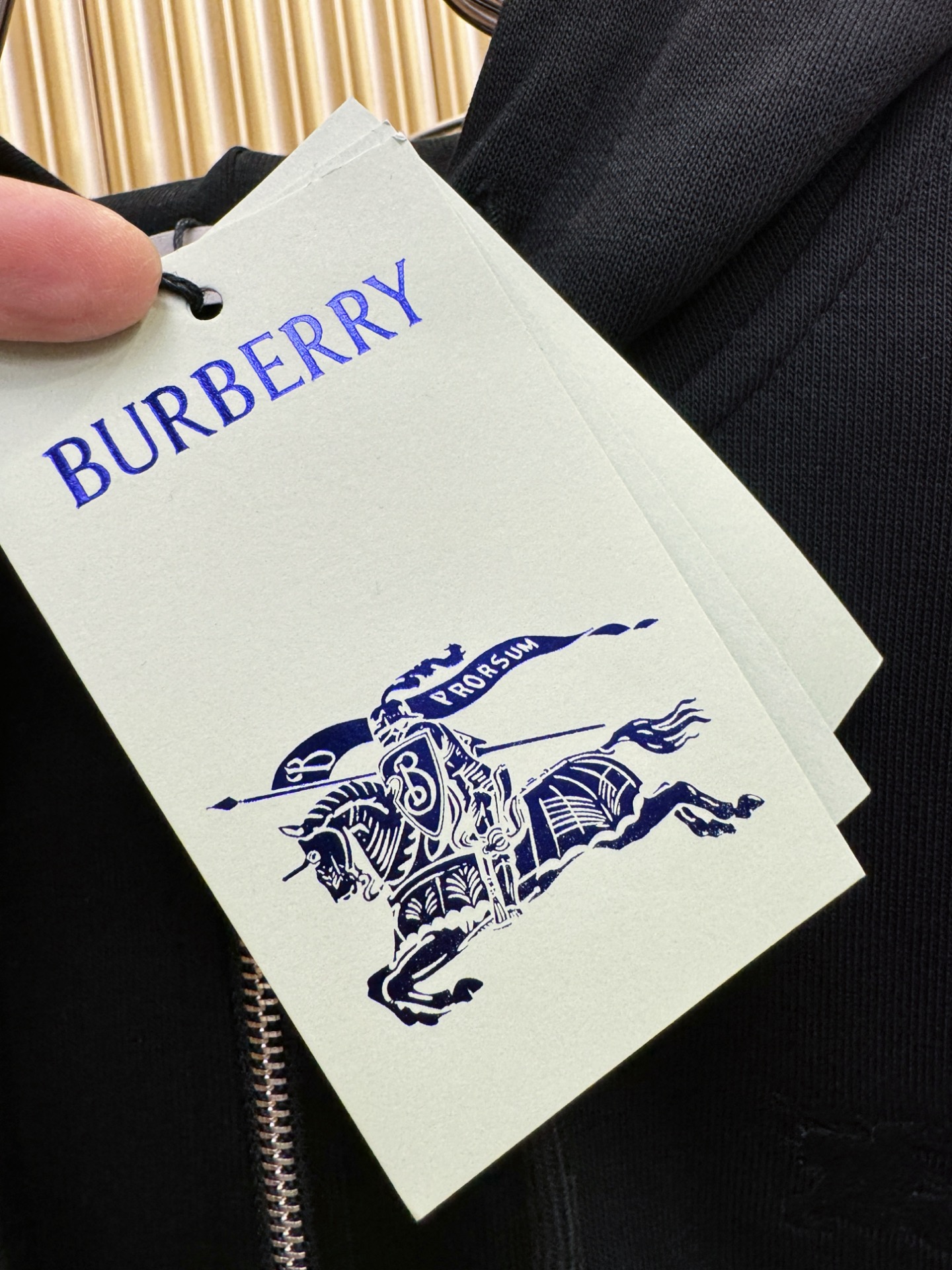 套装BURBERRY巴宝莉 2025秋季新款休闲套装，细节精致高级，高级感满满。定制高端面料，上身挺括有