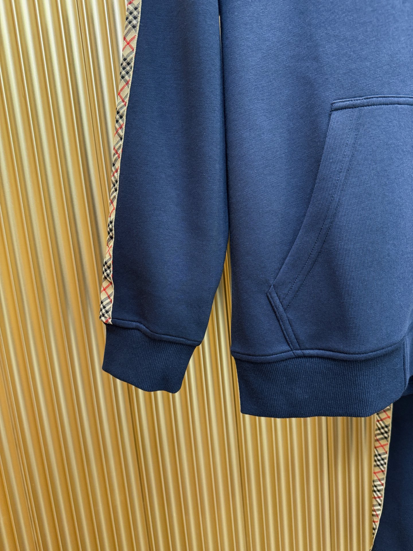 套装BURBERRY巴宝莉 2025秋季新款休闲套装，细节精致高级，高级感满满。定制高端面料，上身挺括有