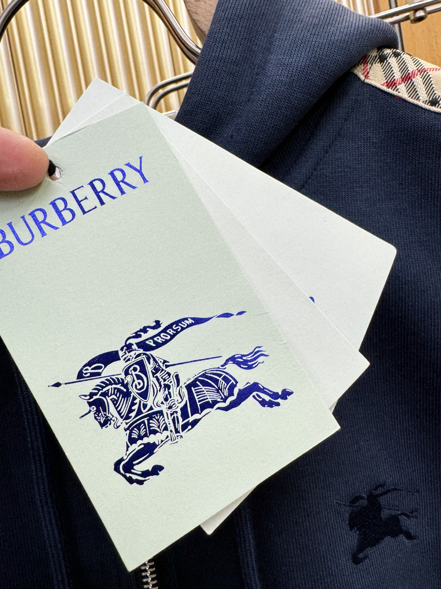 套装BURBERRY巴宝莉 2025秋季新款休闲套装，细节精致高级，高级感满满。定制高端面料，上身挺括有