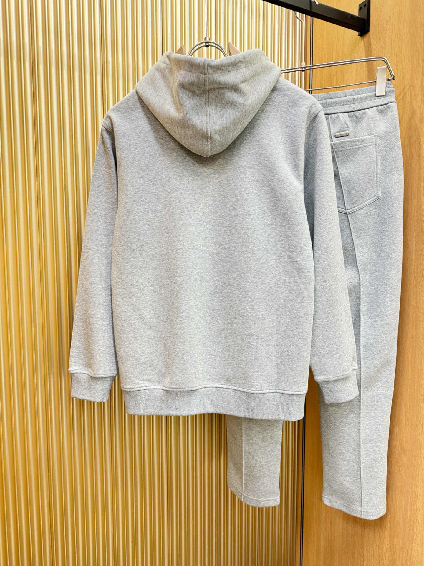 套装BC布鲁提 2025秋季新款休闲套装，细节精致高级，高级感满满。定制高端面料，上身挺括有型，舒适不紧