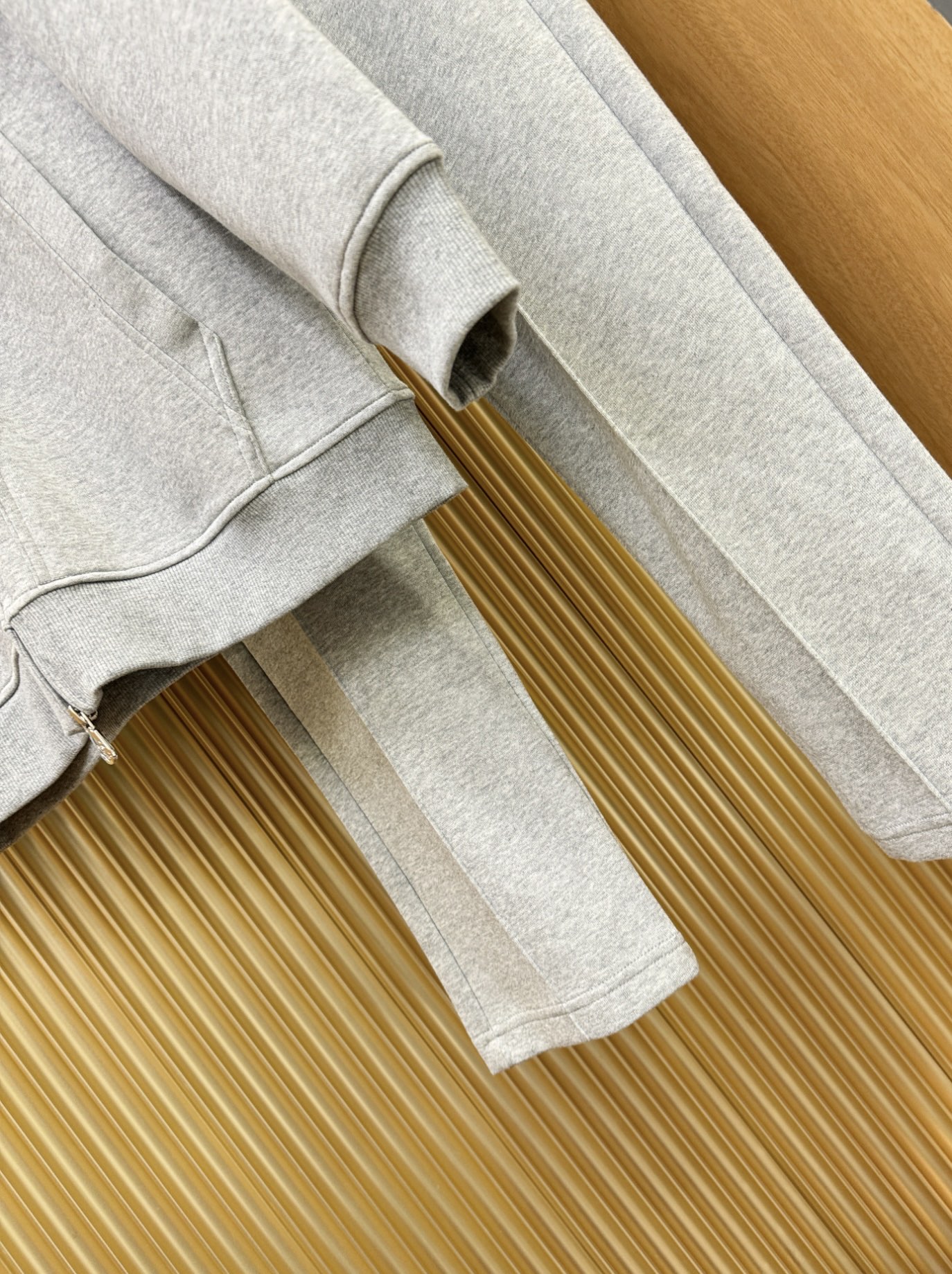 套装BC布鲁提 2025秋季新款休闲套装，细节精致高级，高级感满满。定制高端面料，上身挺括有型，舒适不紧