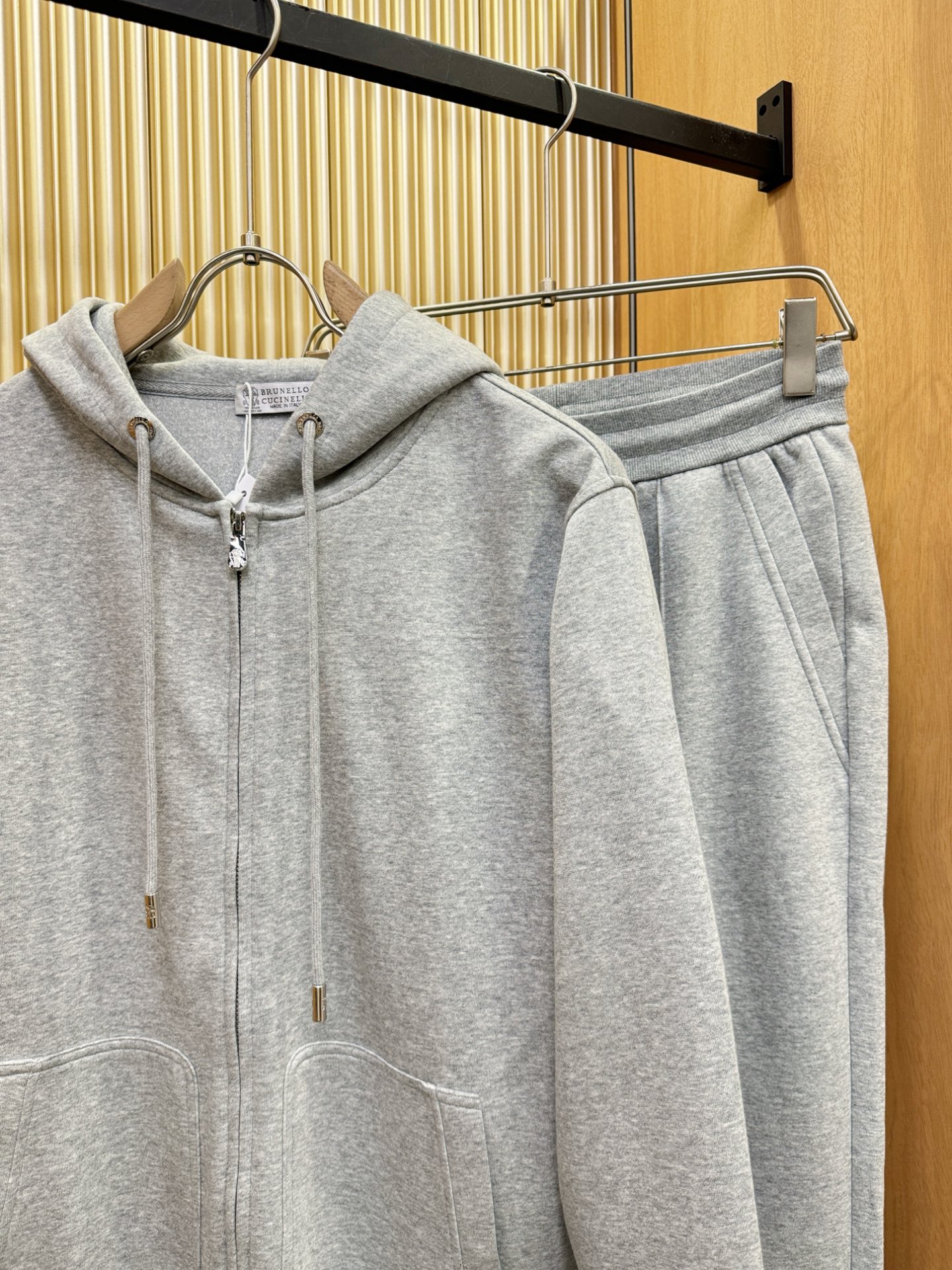 套装BC布鲁提 2025秋季新款休闲套装，细节精致高级，高级感满满。定制高端面料，上身挺括有型，舒适不紧