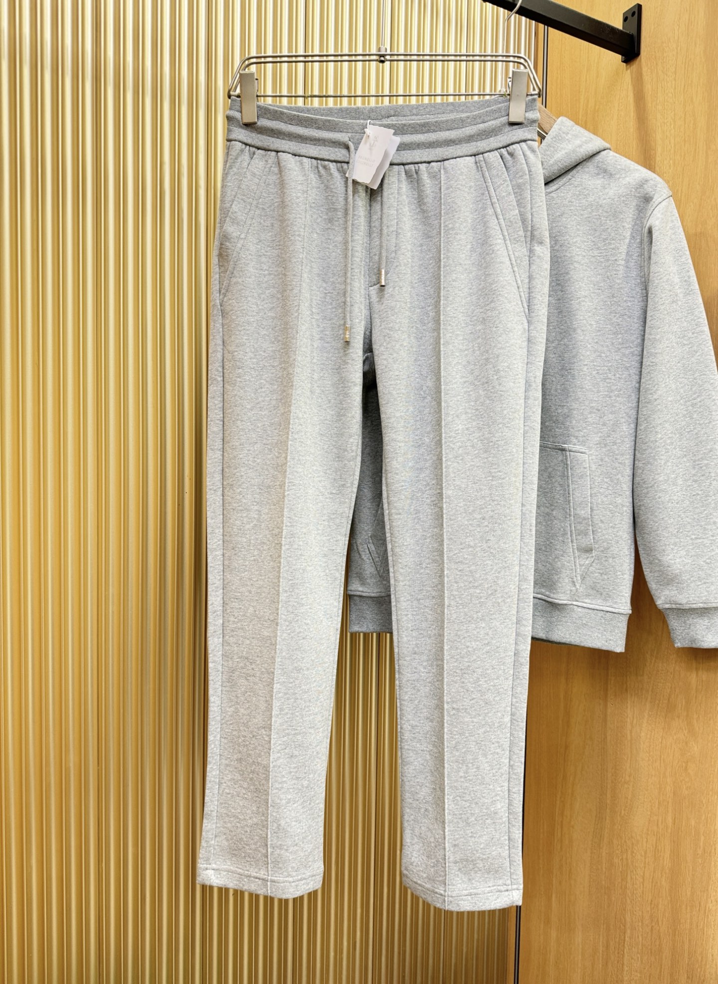 套装BC布鲁提 2025秋季新款休闲套装，细节精致高级，高级感满满。定制高端面料，上身挺括有型，舒适不紧