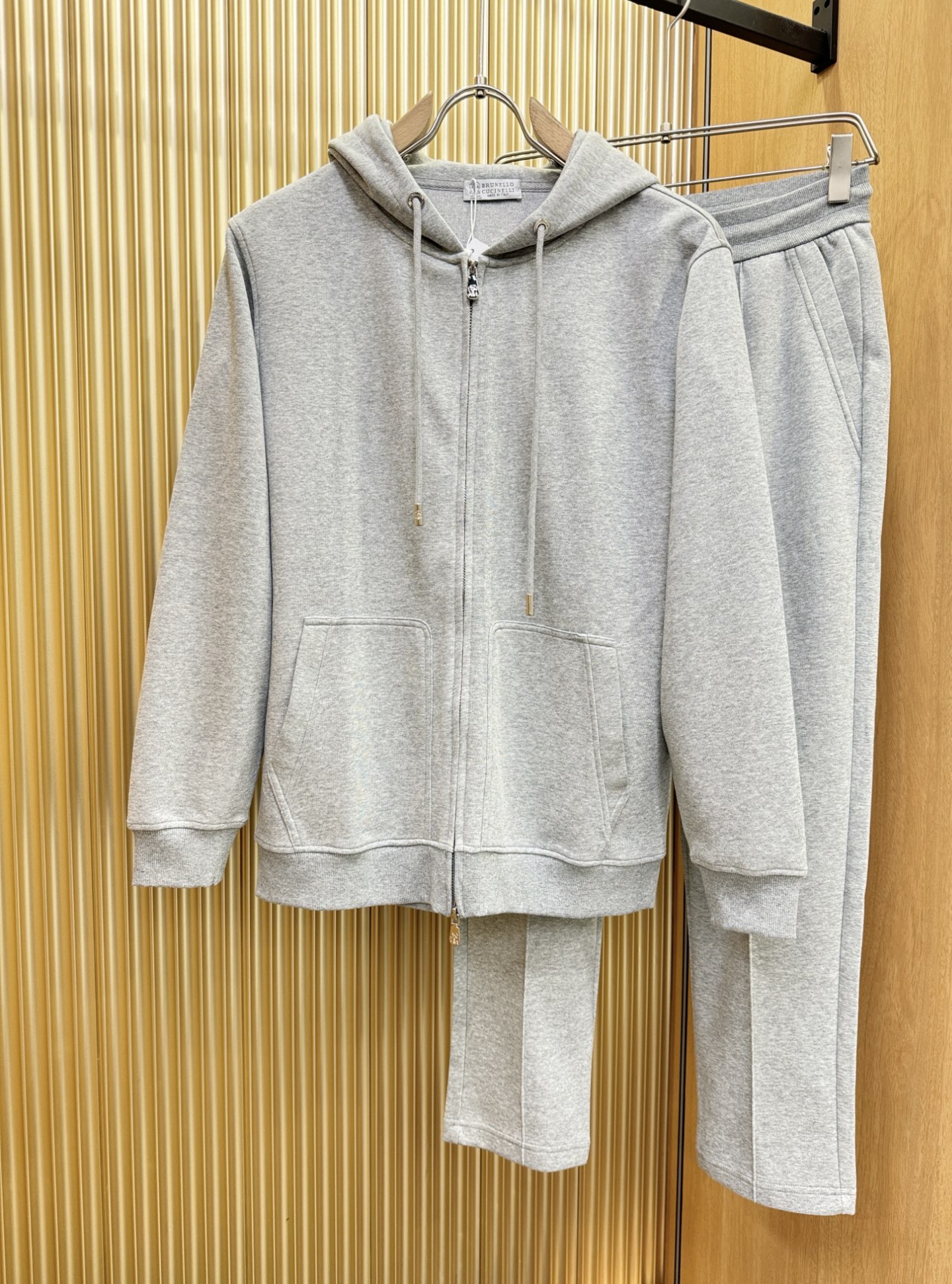 套装BC布鲁提 2025秋季新款休闲套装，细节精致高级，高级感满满。定制高端面料，上身挺括有型，舒适不紧