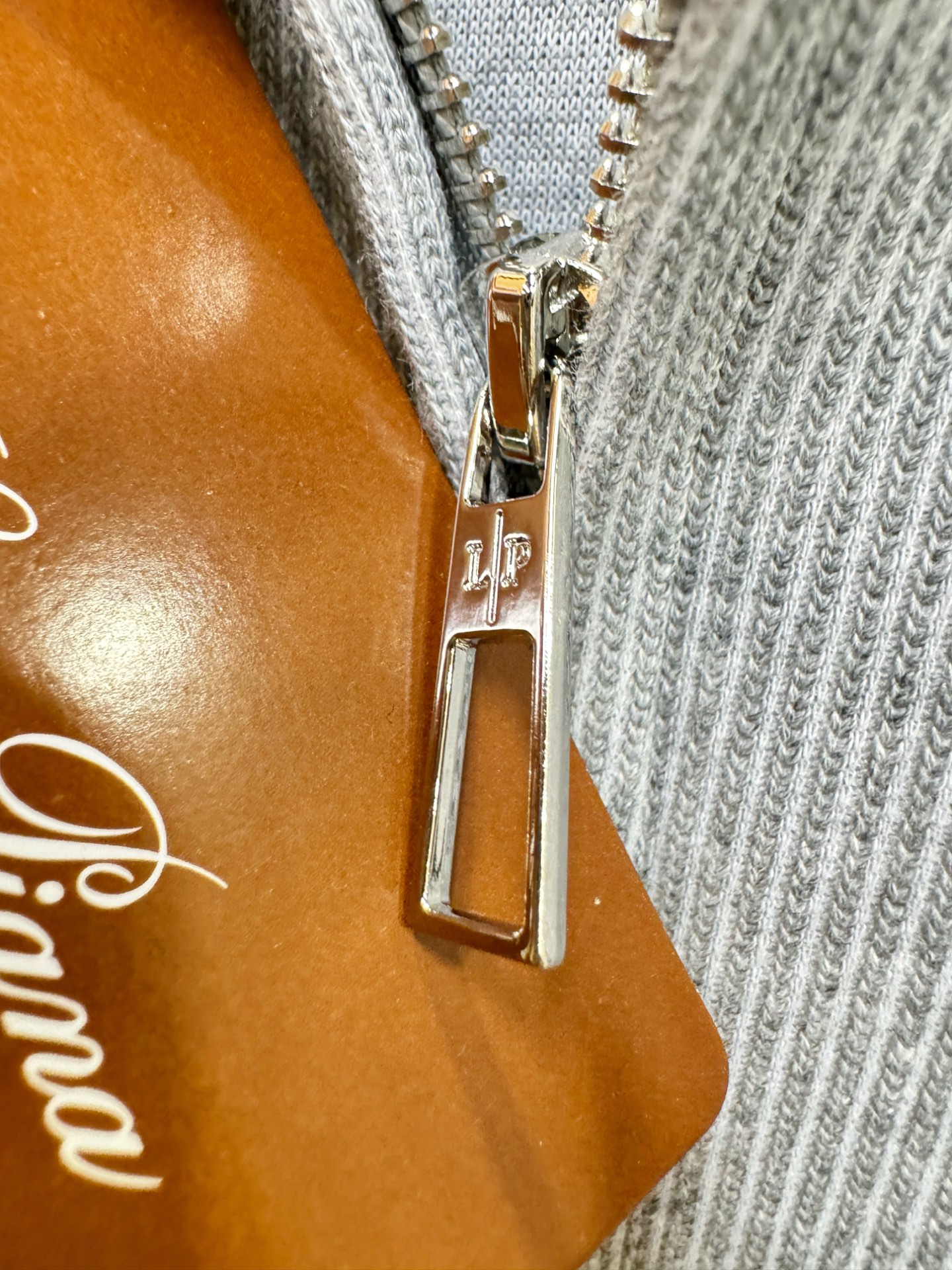 套装Loro Piana诺悠翩雅 2025秋季新款休闲套装，细节精致高级，高级感满满。定制高端面料，上身