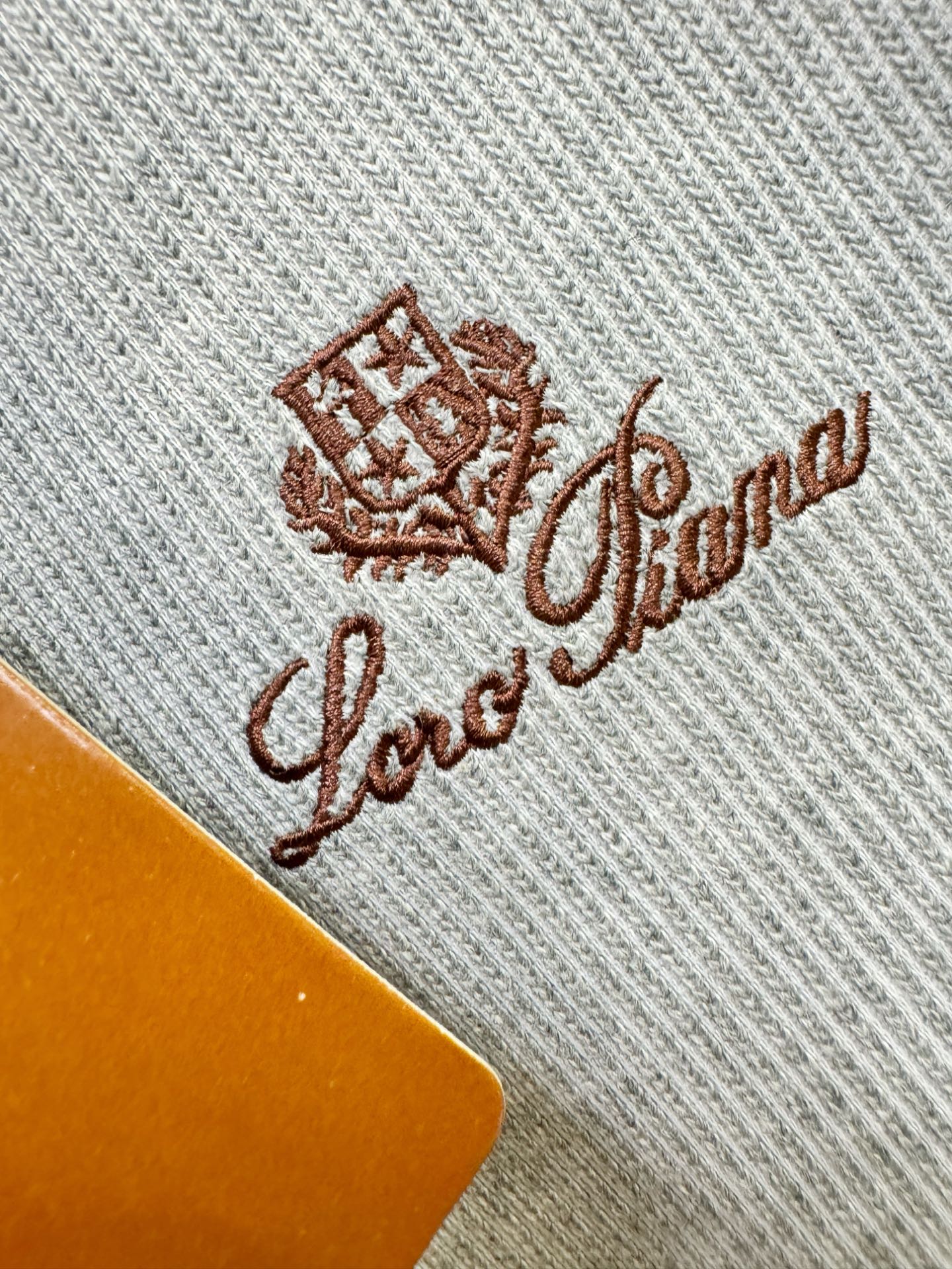 套装Loro Piana诺悠翩雅 2025秋季新款休闲套装，细节精致高级，高级感满满。定制高端面料，上身