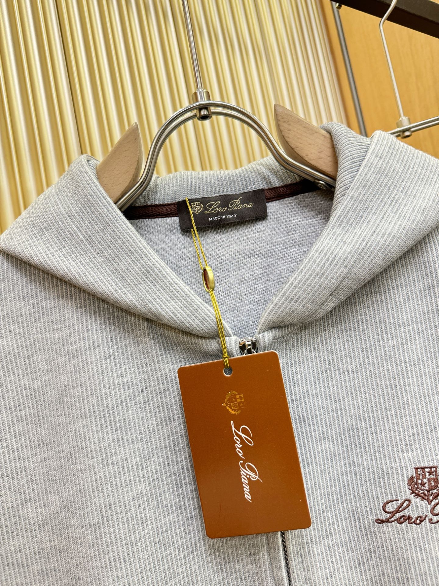 套装Loro Piana诺悠翩雅 2025秋季新款休闲套装，细节精致高级，高级感满满。定制高端面料，上身