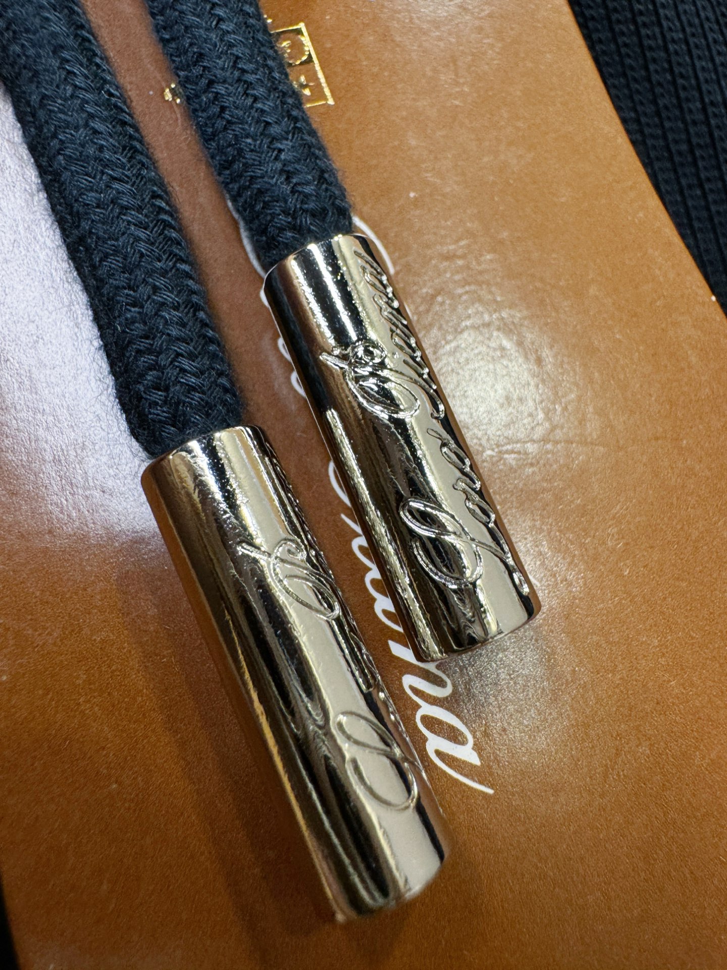 套装Loro Piana诺悠翩雅 2025秋季新款休闲套装，细节精致高级，高级感满满。定制高端面料，上身