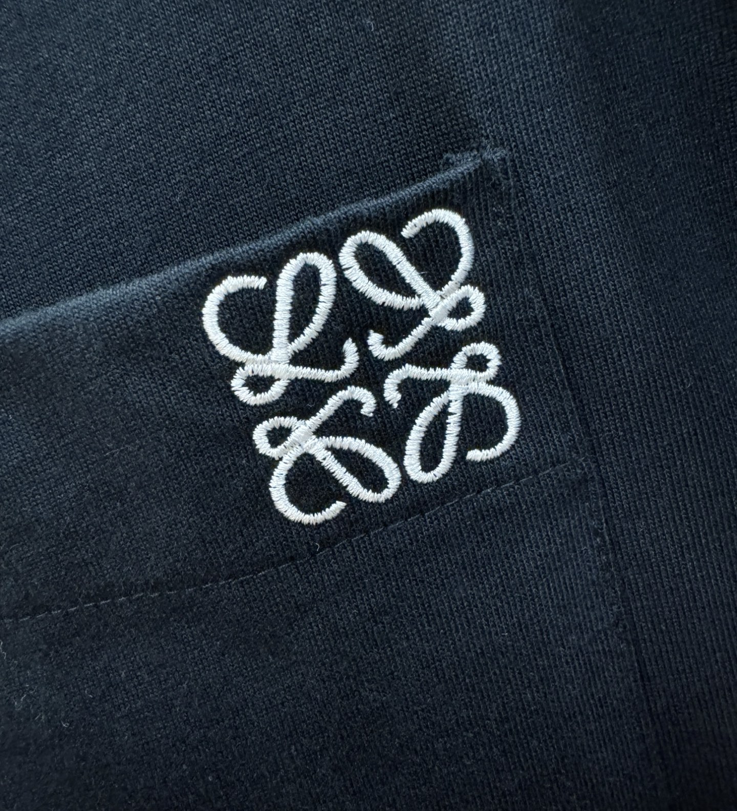 LOEWE罗意威 2025ss秋冬新品 长袖T恤，经典Logo设计，百搭款 官网同步发售 定制面料，柔软