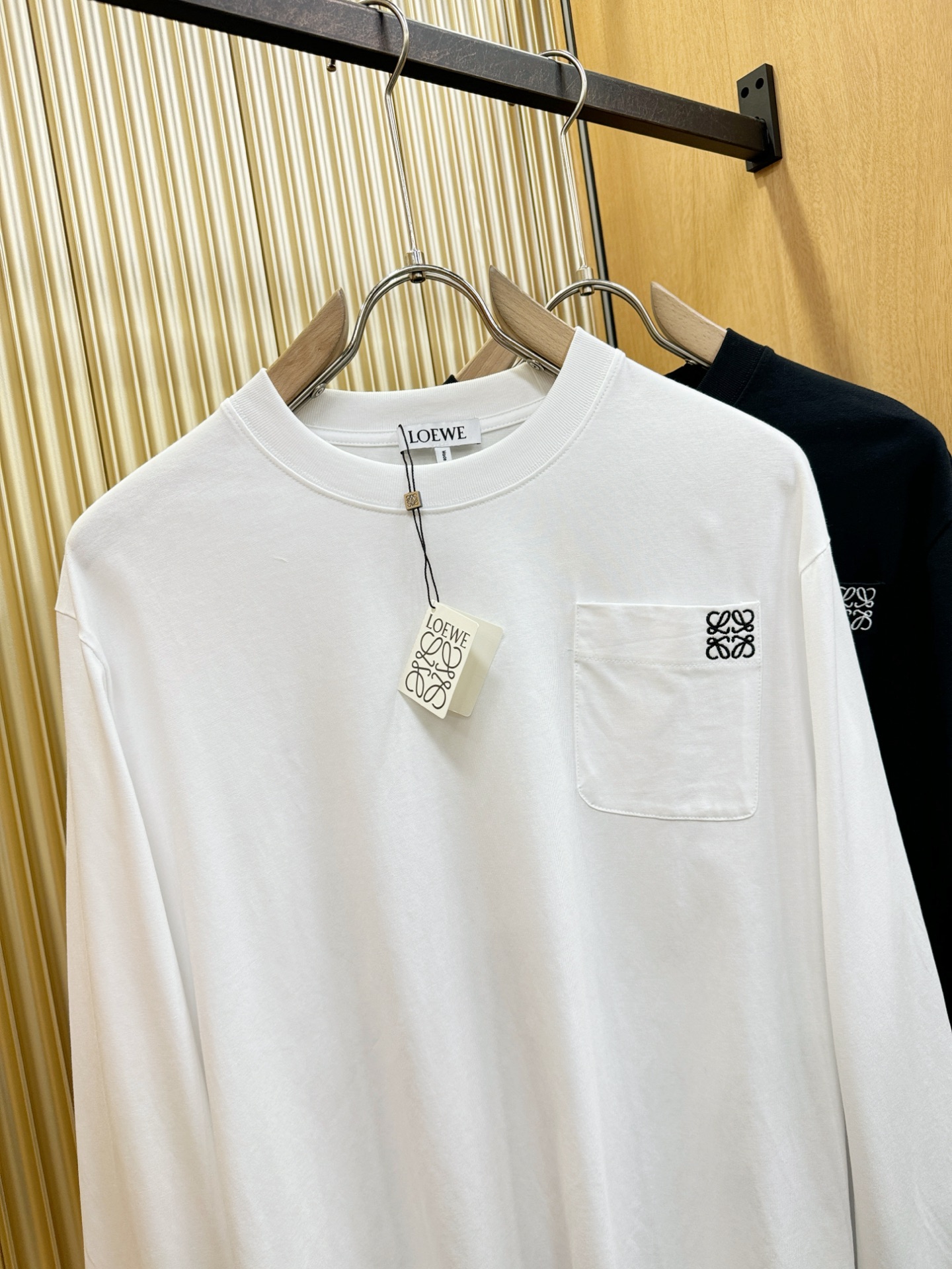 LOEWE罗意威 2025ss秋冬新品 长袖T恤，经典Logo设计，百搭款 官网同步发售 定制面料，柔软