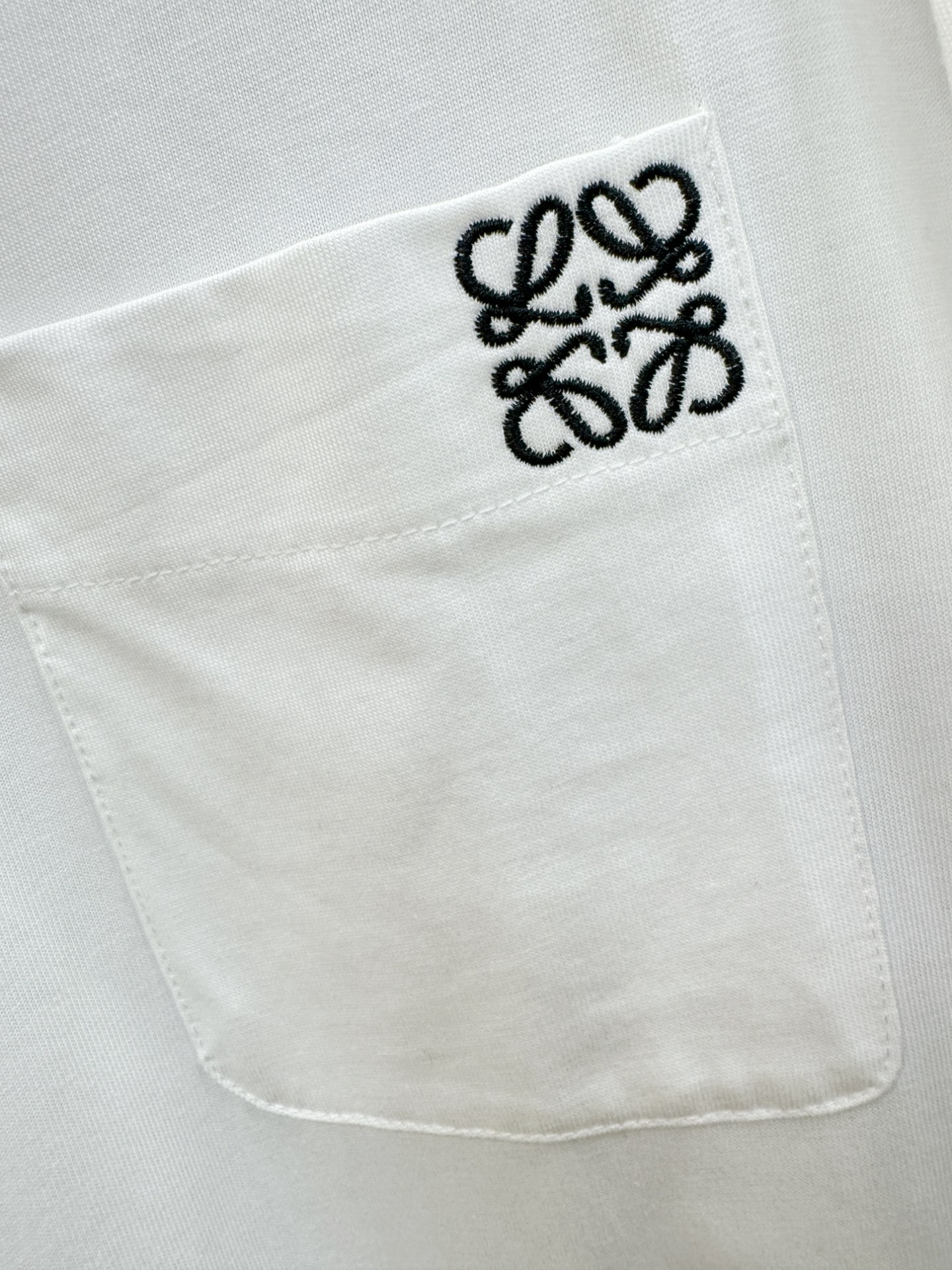 LOEWE罗意威 2025ss秋冬新品 长袖T恤，经典Logo设计，百搭款 官网同步发售 定制面料，柔软