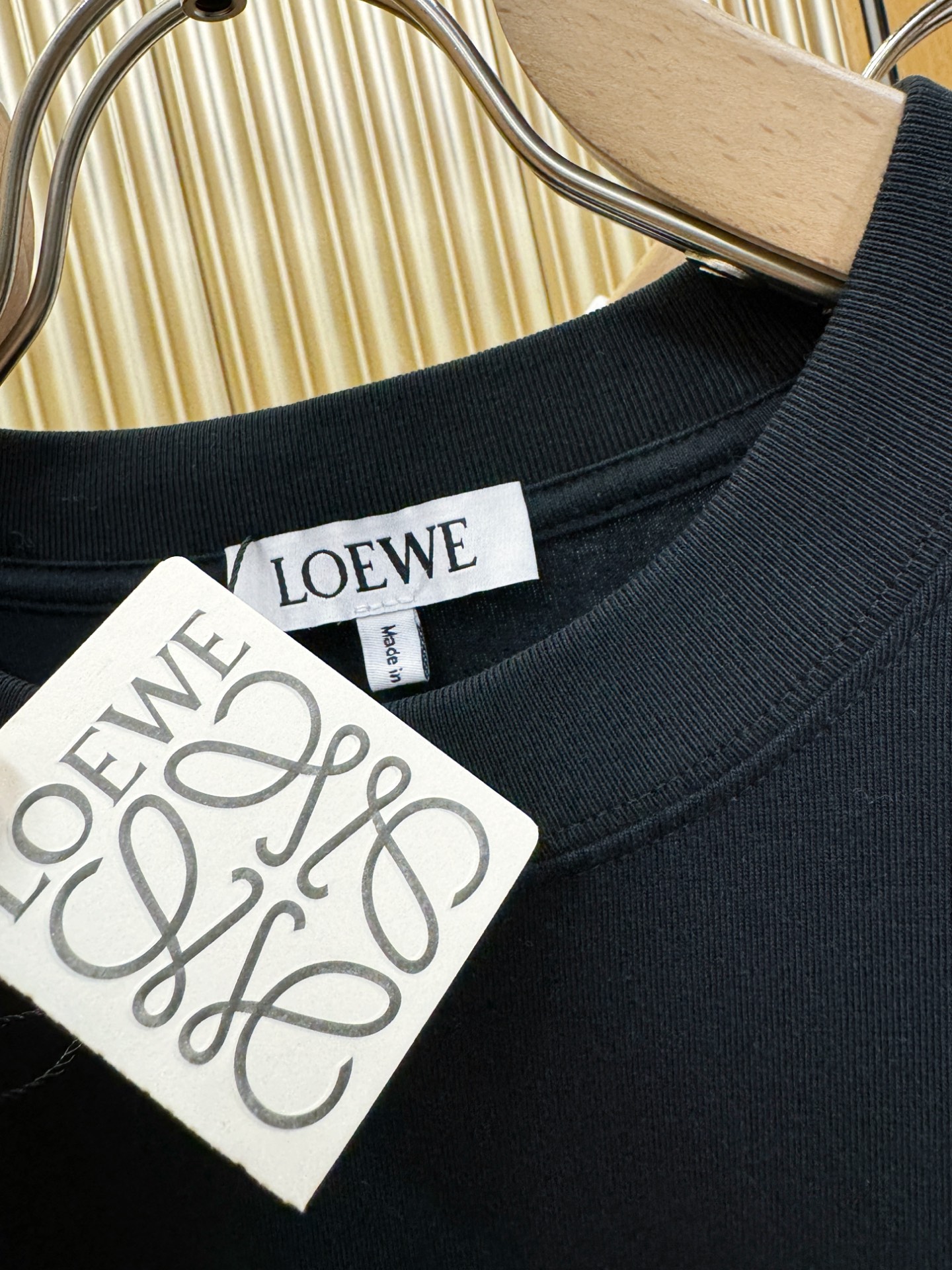 LOEWE罗意威 2025ss秋冬新品 长袖T恤，经典Logo设计，百搭款 官网同步发售 定制面料，柔软