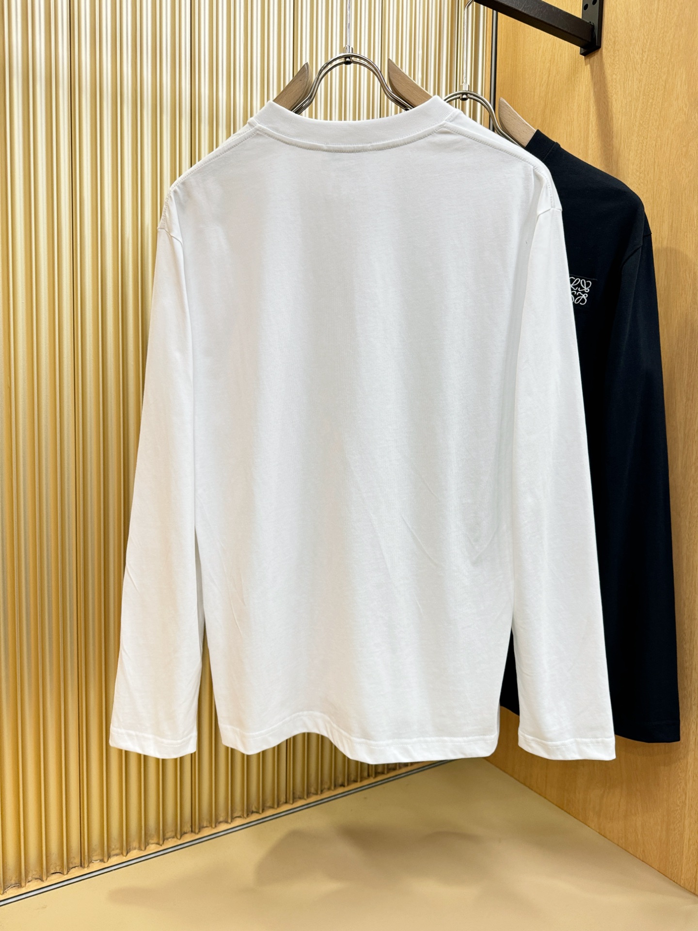 LOEWE罗意威 2025ss秋冬新品 长袖T恤，经典Logo设计，百搭款 官网同步发售 定制面料，柔软