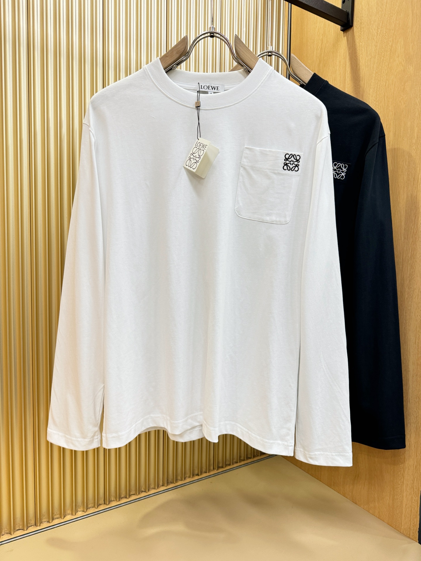 LOEWE罗意威 2025ss秋冬新品 长袖T恤，经典Logo设计，百搭款 官网同步发售 定制面料，柔软