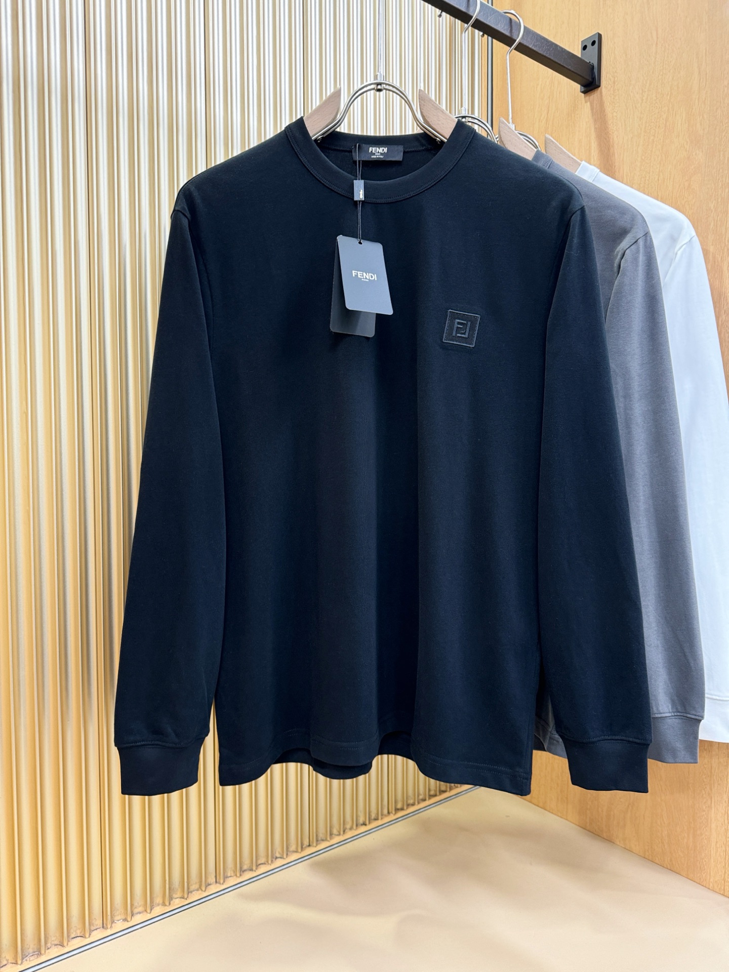 (最大可穿230斤)FENDI芬迪 2025ss秋冬新品 长袖上衣，经典Logo设计，百搭款 官网同步发