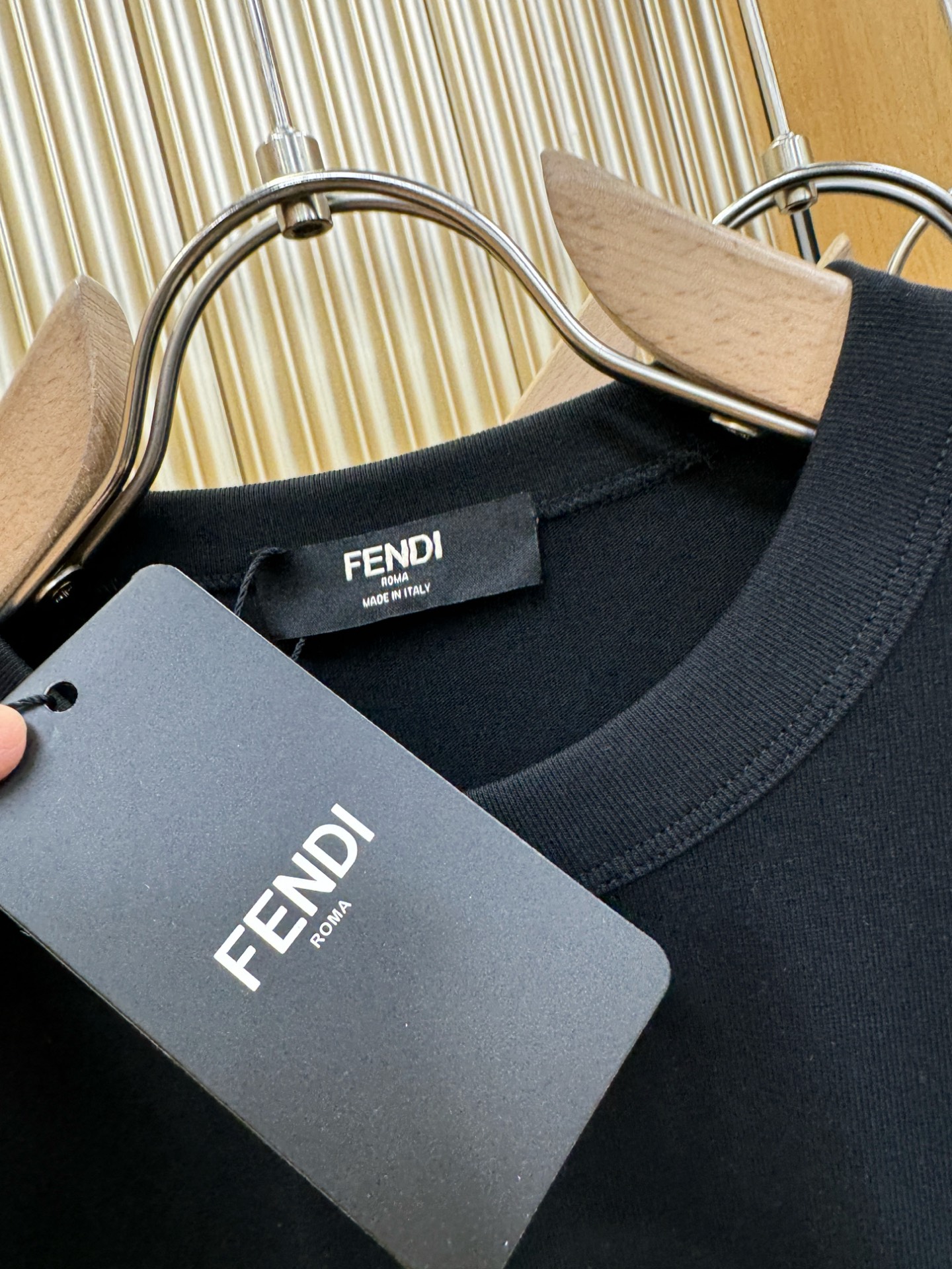 (最大可穿230斤)FENDI芬迪 2025ss秋冬新品 长袖上衣，经典Logo设计，百搭款 官网同步发