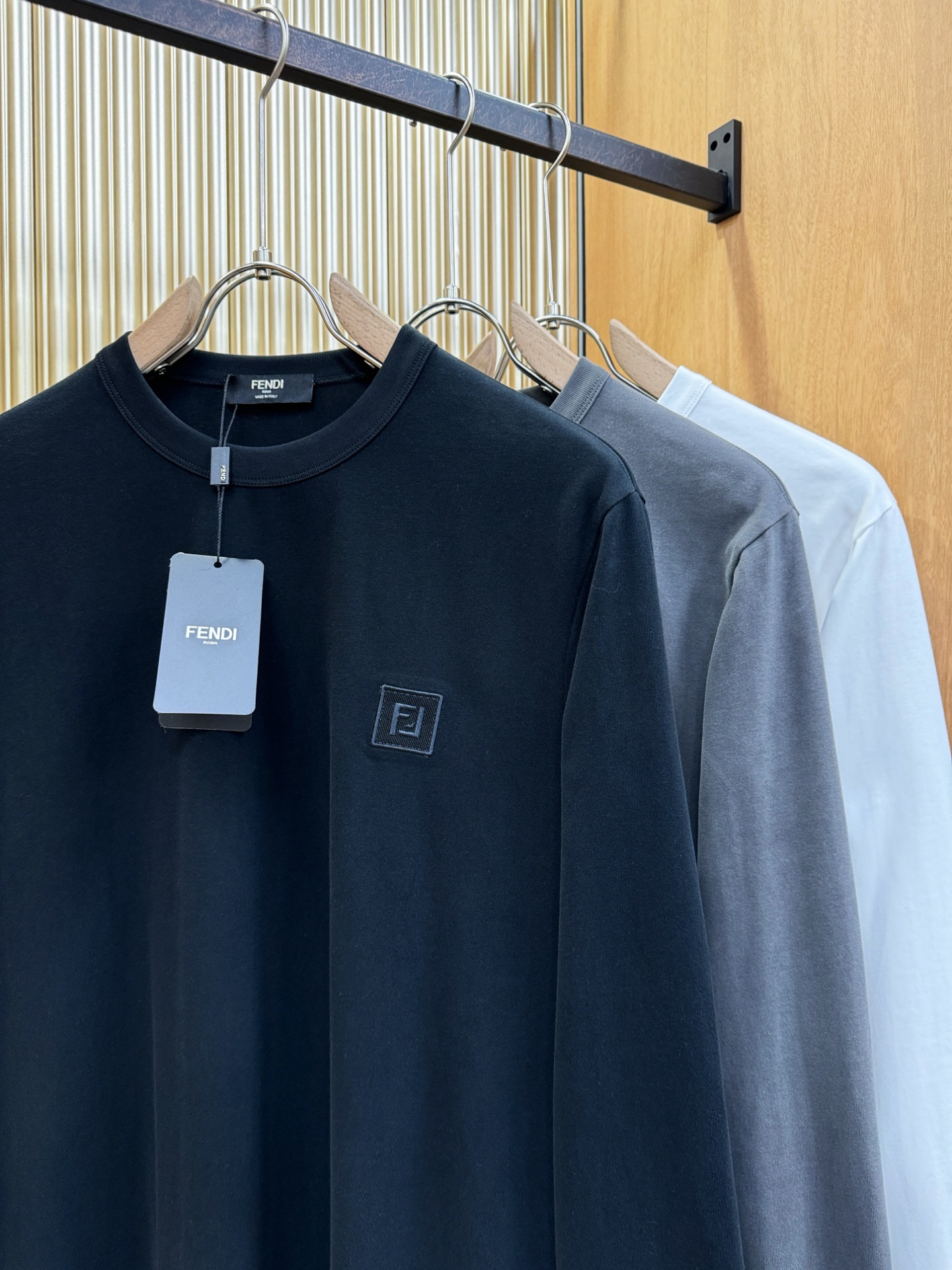 (最大可穿230斤)FENDI芬迪 2025ss秋冬新品 长袖上衣，经典Logo设计，百搭款 官网同步发