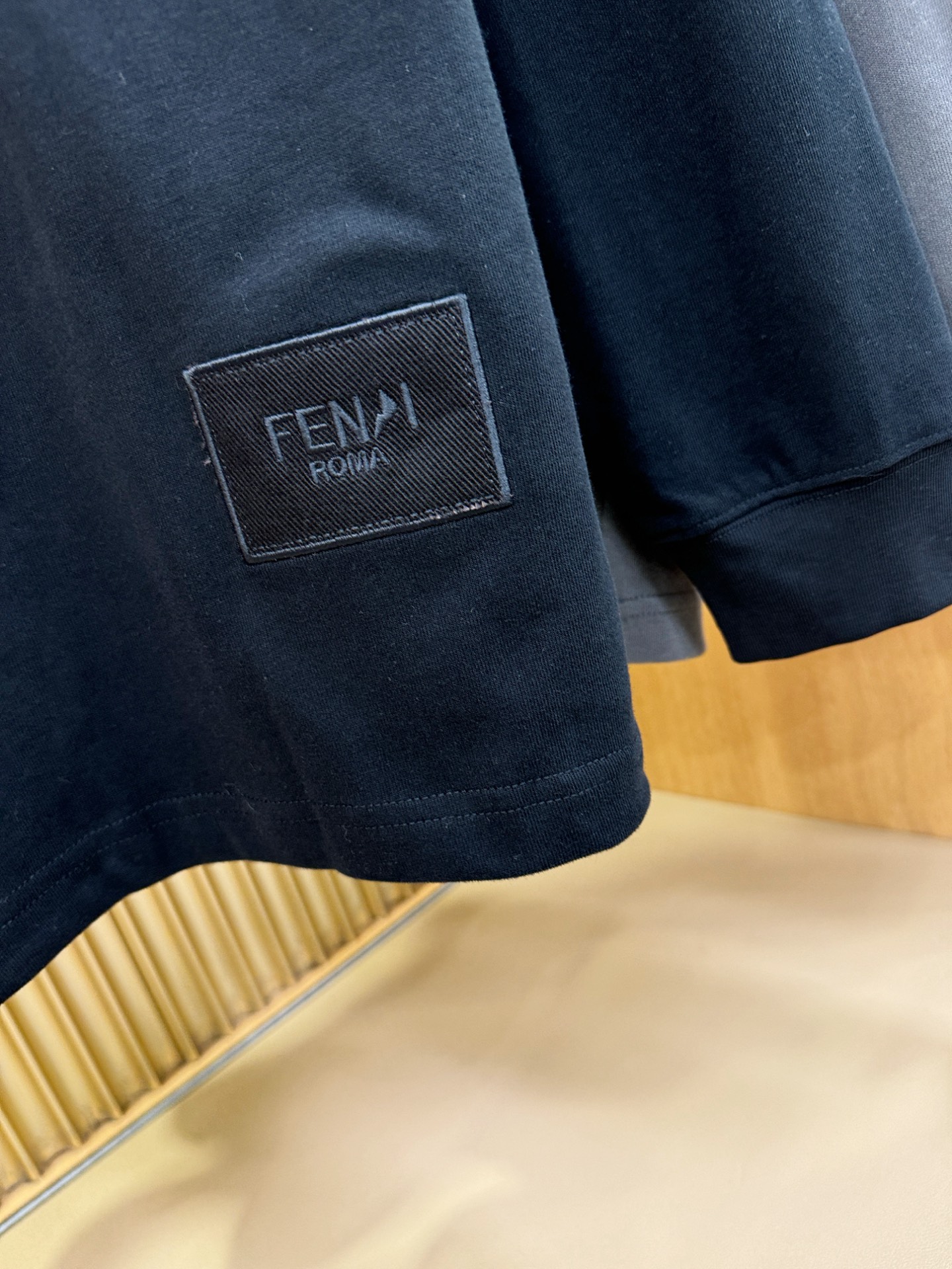 (最大可穿230斤)FENDI芬迪 2025ss秋冬新品 长袖上衣，经典Logo设计，百搭款 官网同步发