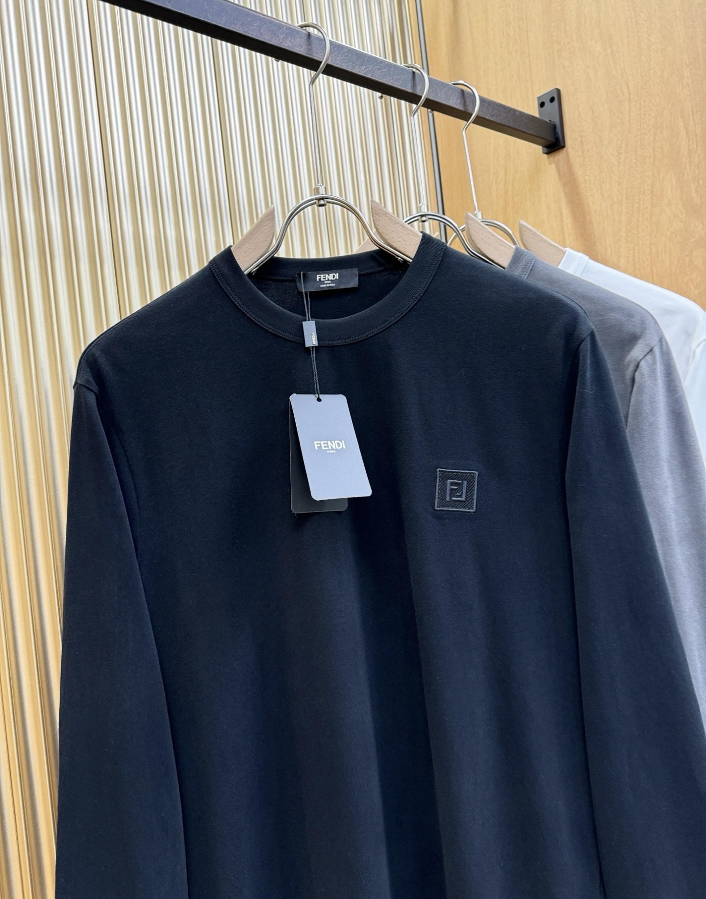 (最大可穿230斤)FENDI芬迪 2025ss秋冬新品 长袖上衣，经典Logo设计，百搭款 官网同步发