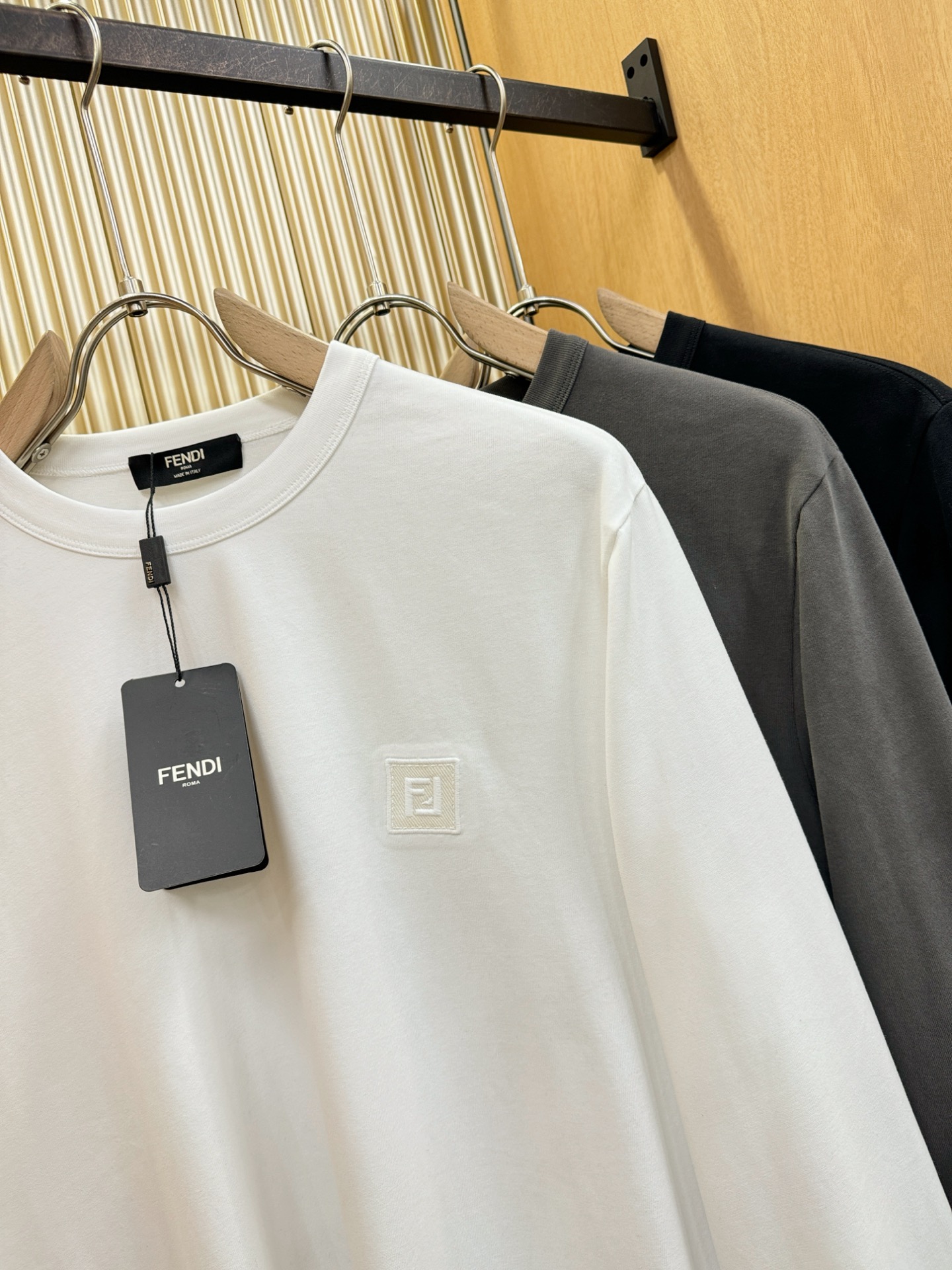 (最大可穿230斤)FENDI芬迪 2025ss秋冬新品 长袖上衣，经典Logo设计，百搭款 官网同步发