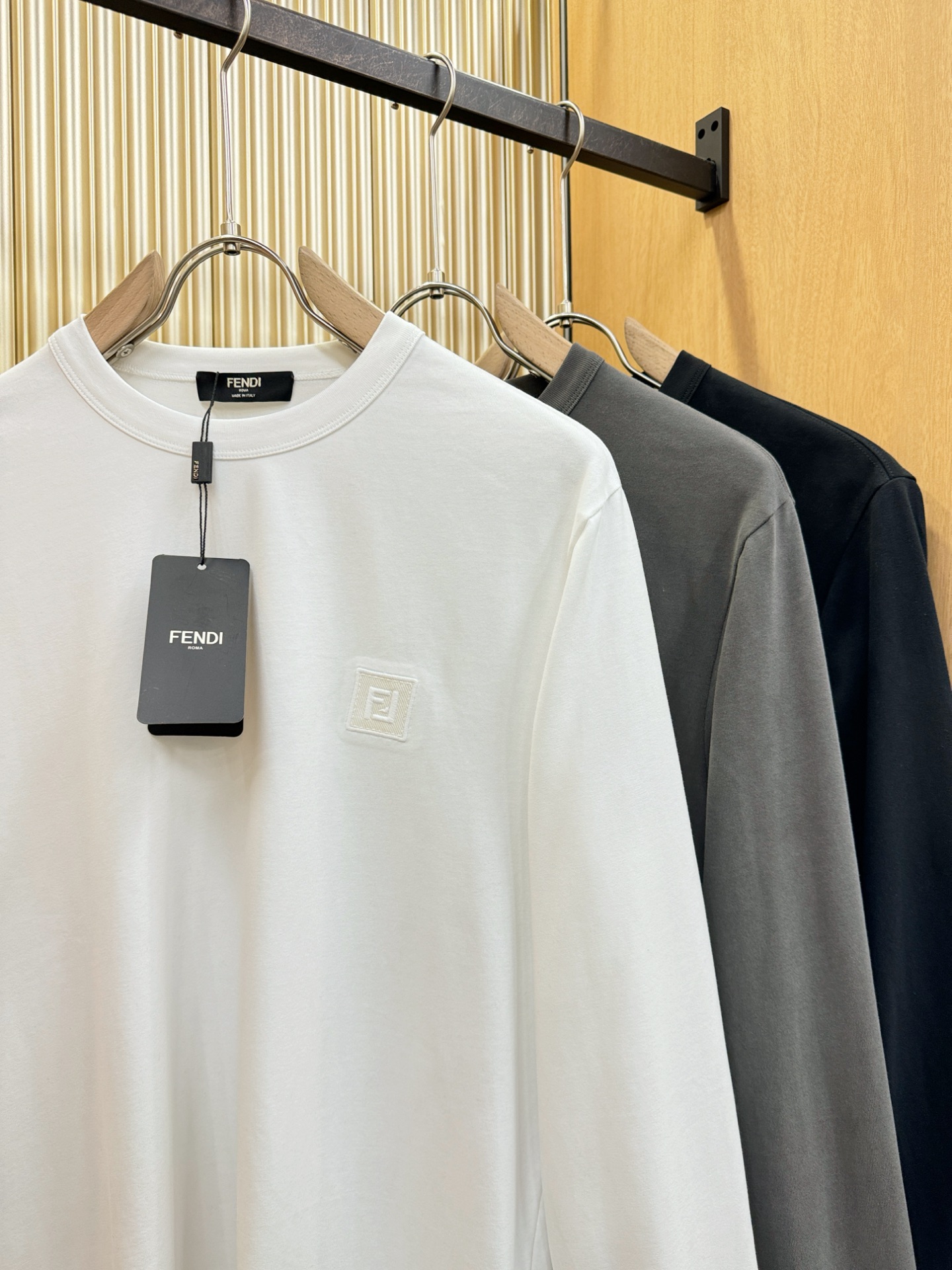 (最大可穿230斤)FENDI芬迪 2025ss秋冬新品 长袖上衣，经典Logo设计，百搭款 官网同步发