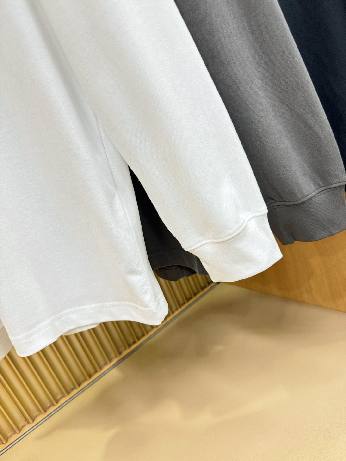 (最大可穿230斤)FENDI芬迪 2025ss秋冬新品 长袖上衣，经典Logo设计，百搭款 官网同步发