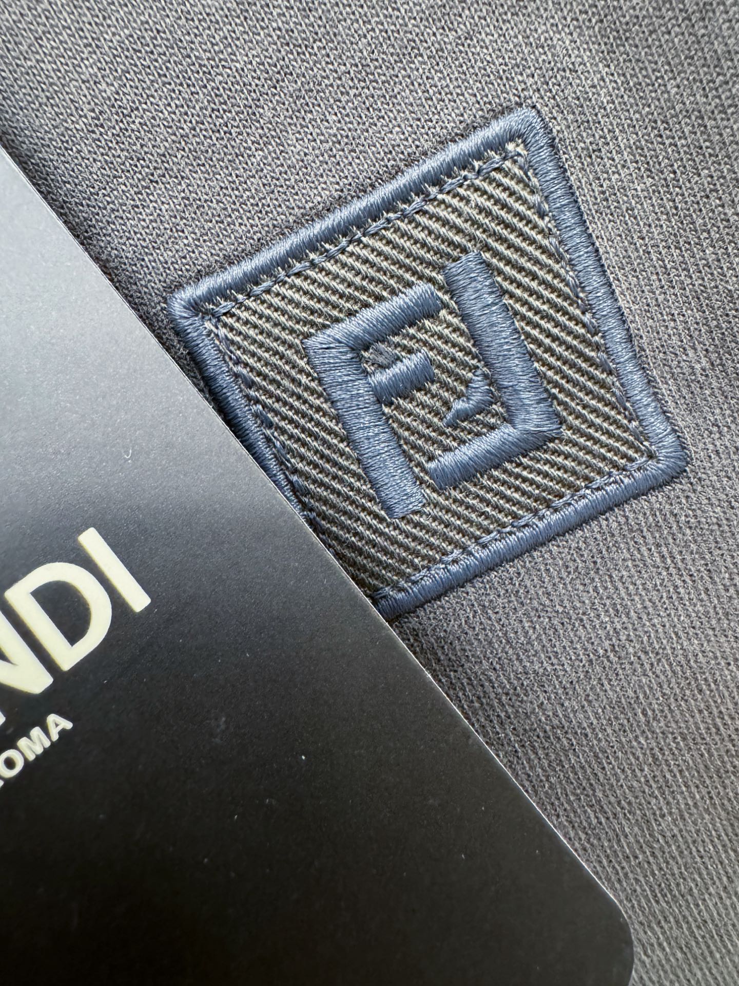 (最大可穿230斤)FENDI芬迪 2025ss秋冬新品 长袖上衣，经典Logo设计，百搭款 官网同步发